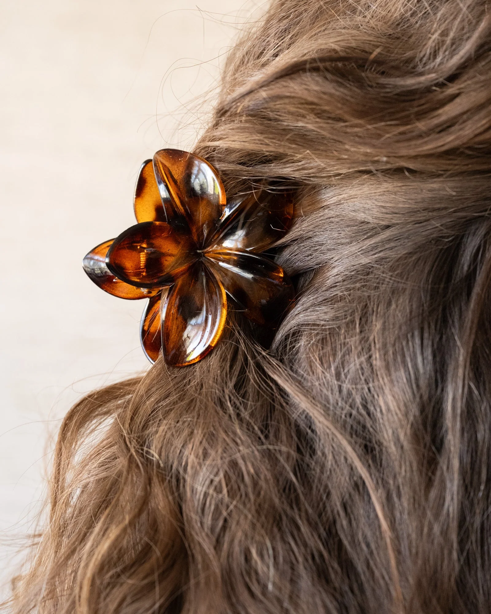 Flower Clip Mid Brown - Image 3