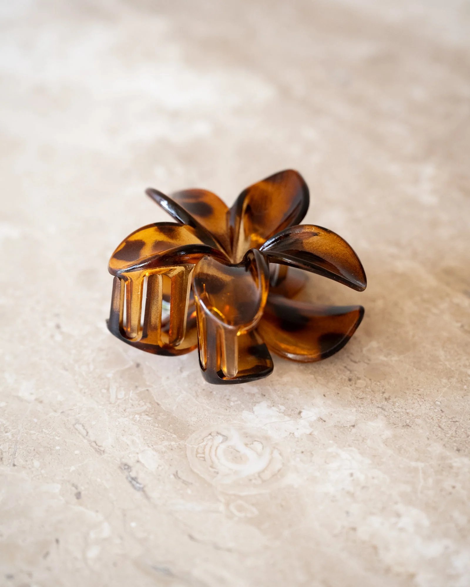 Flower Clip Mid Brown - Image 4