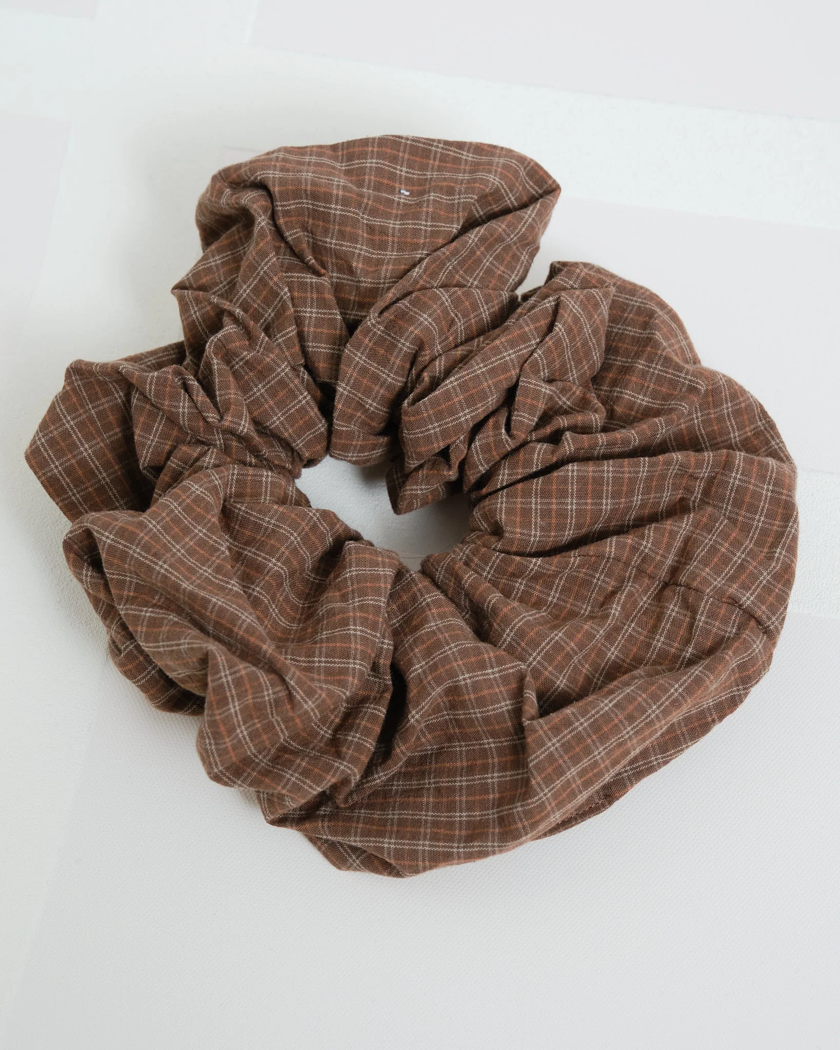 Scrunchie Small Check Brown - Image 2