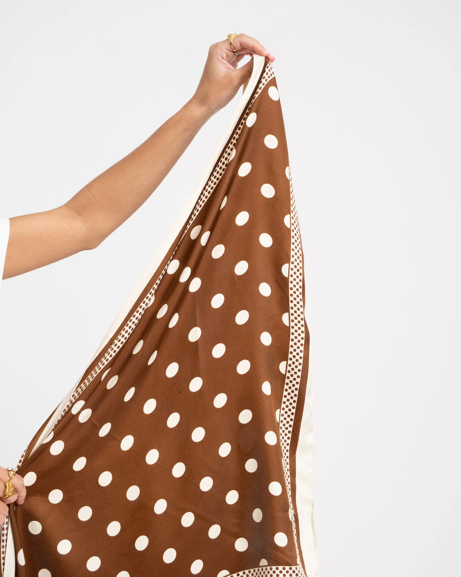 Triangle Sjaal Polkadot Bruin - Image 4