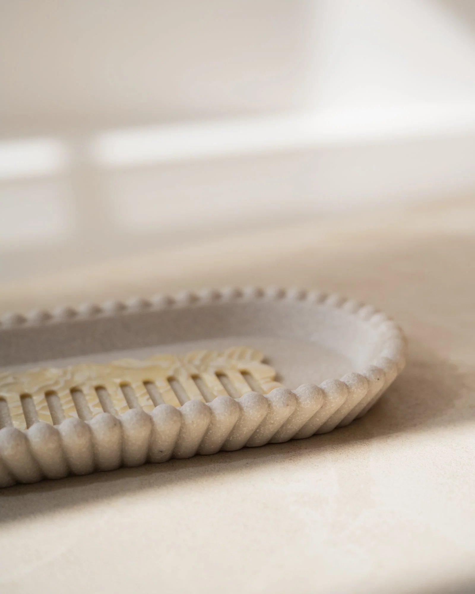 Tray Stripes Polyresin - Image 3