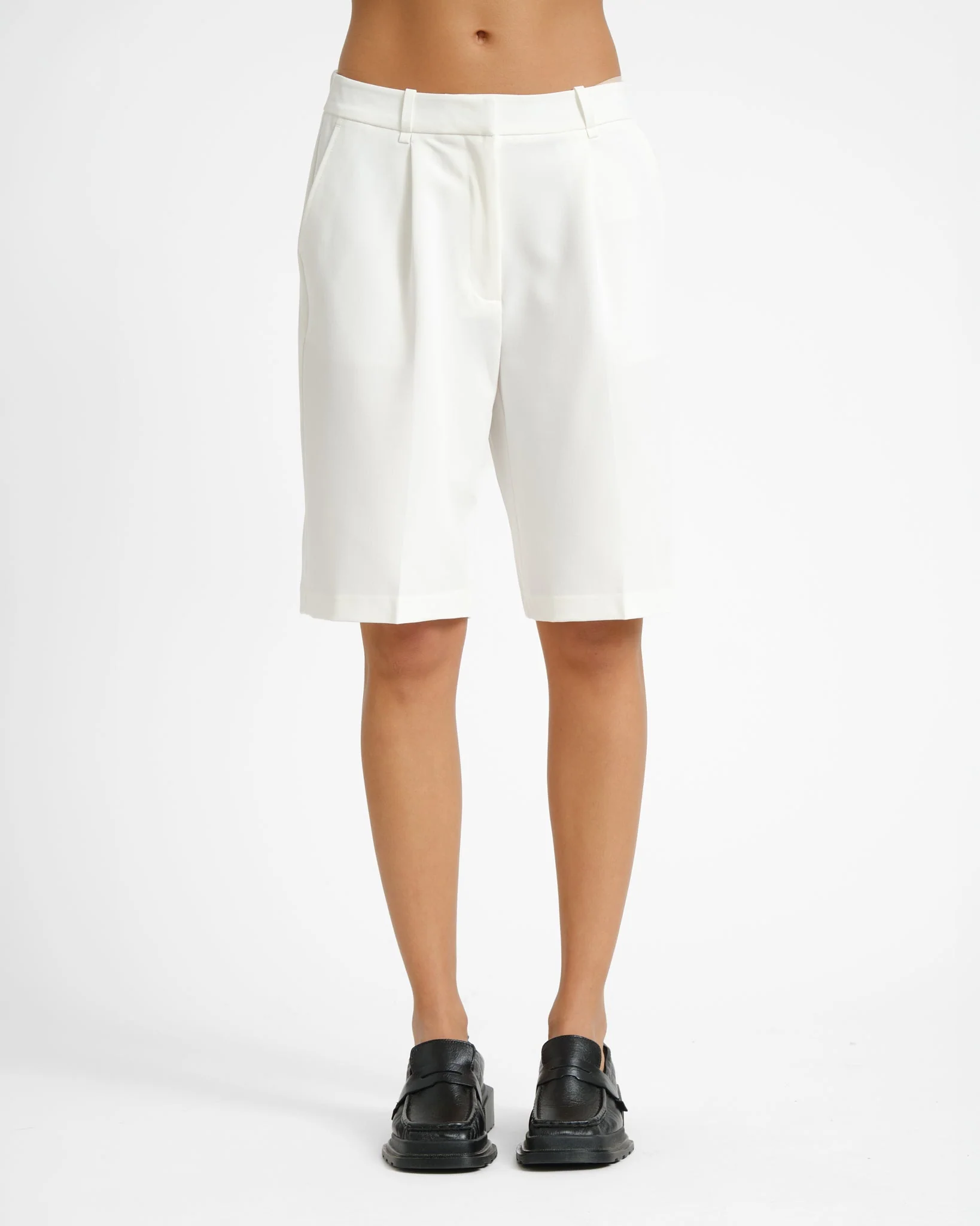 Passi Knee Shorts Snow White - Image 2