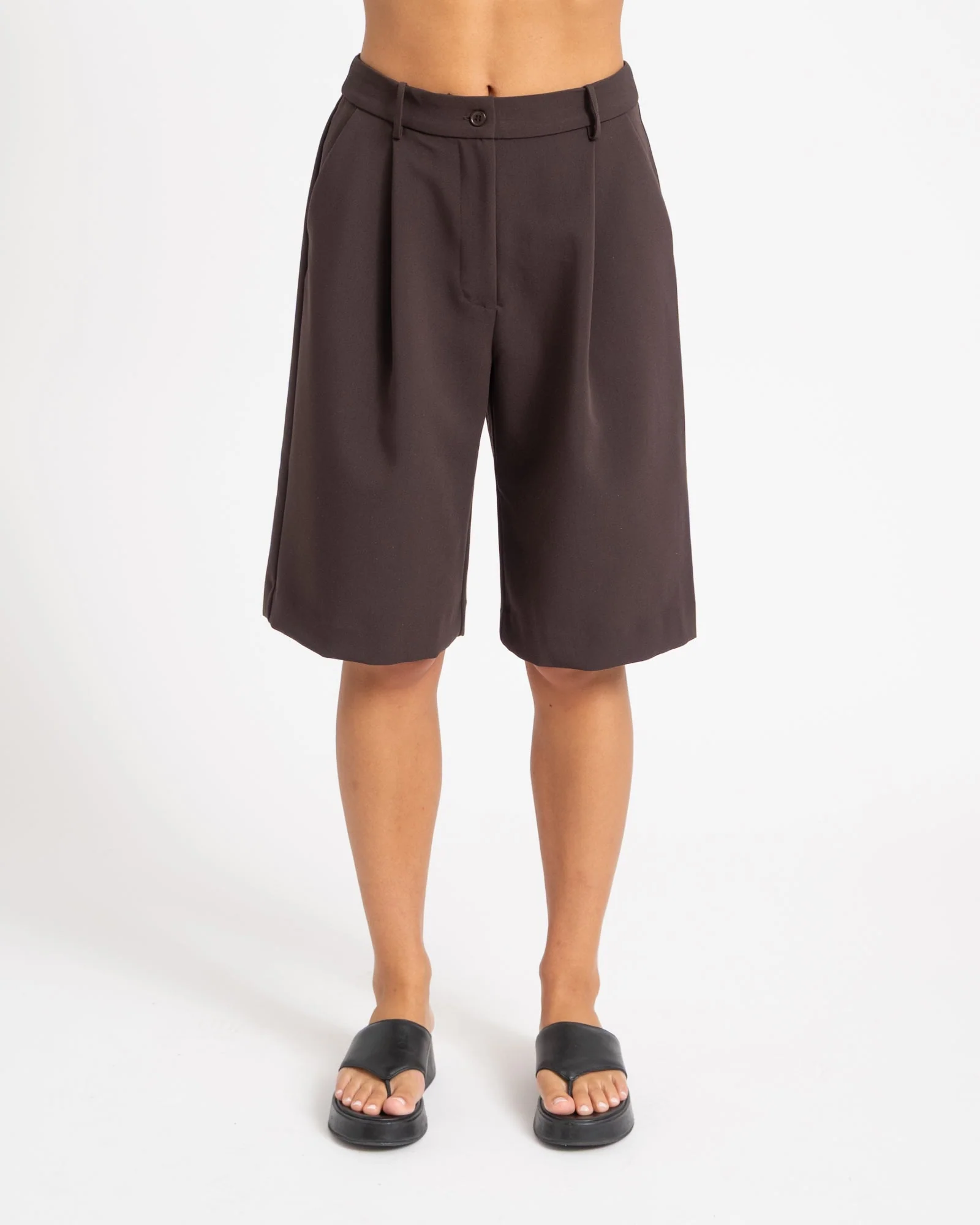 Vannah Knee Shorts Bruin - Image 2