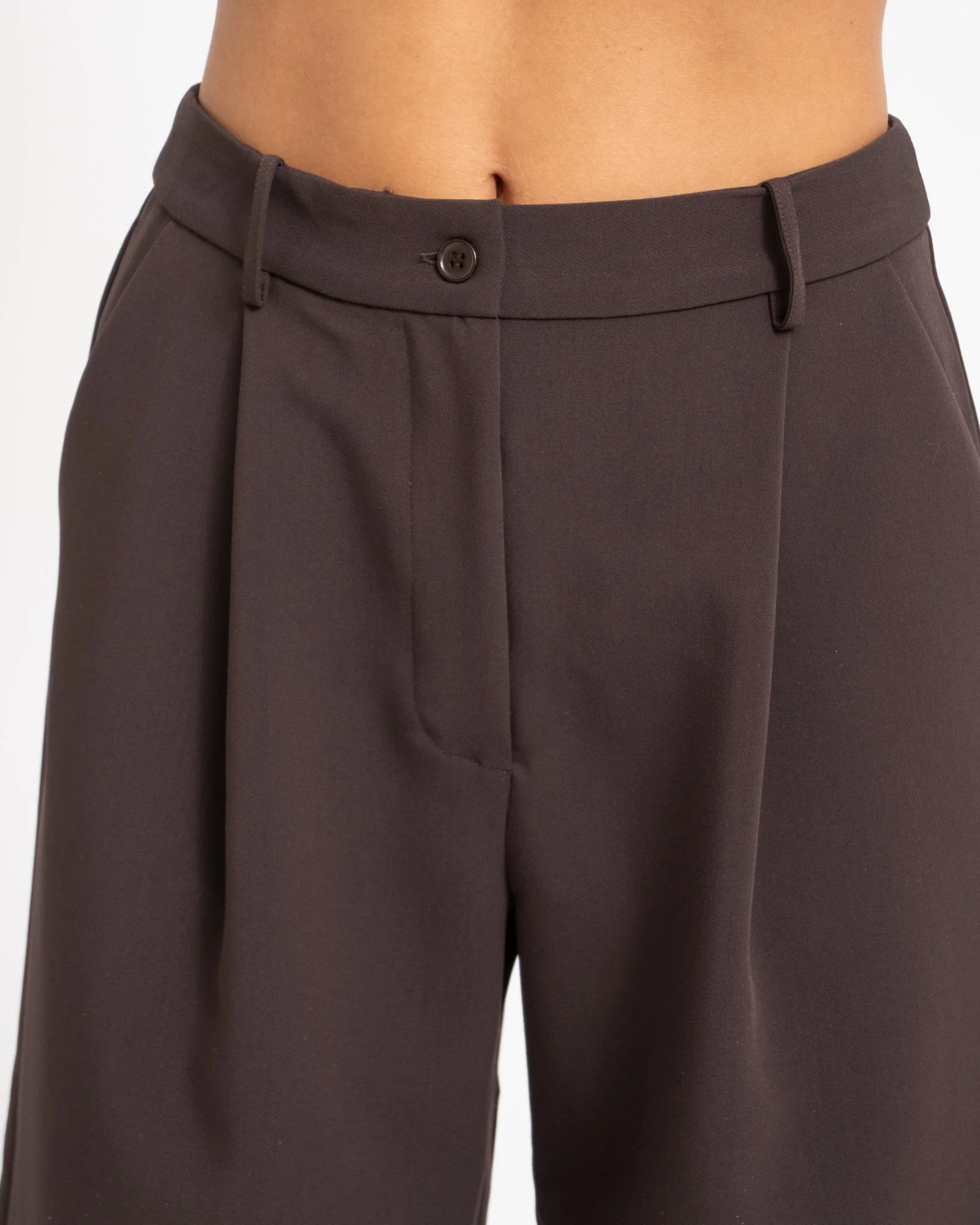 Vannah Knee Shorts Bruin - Image 5