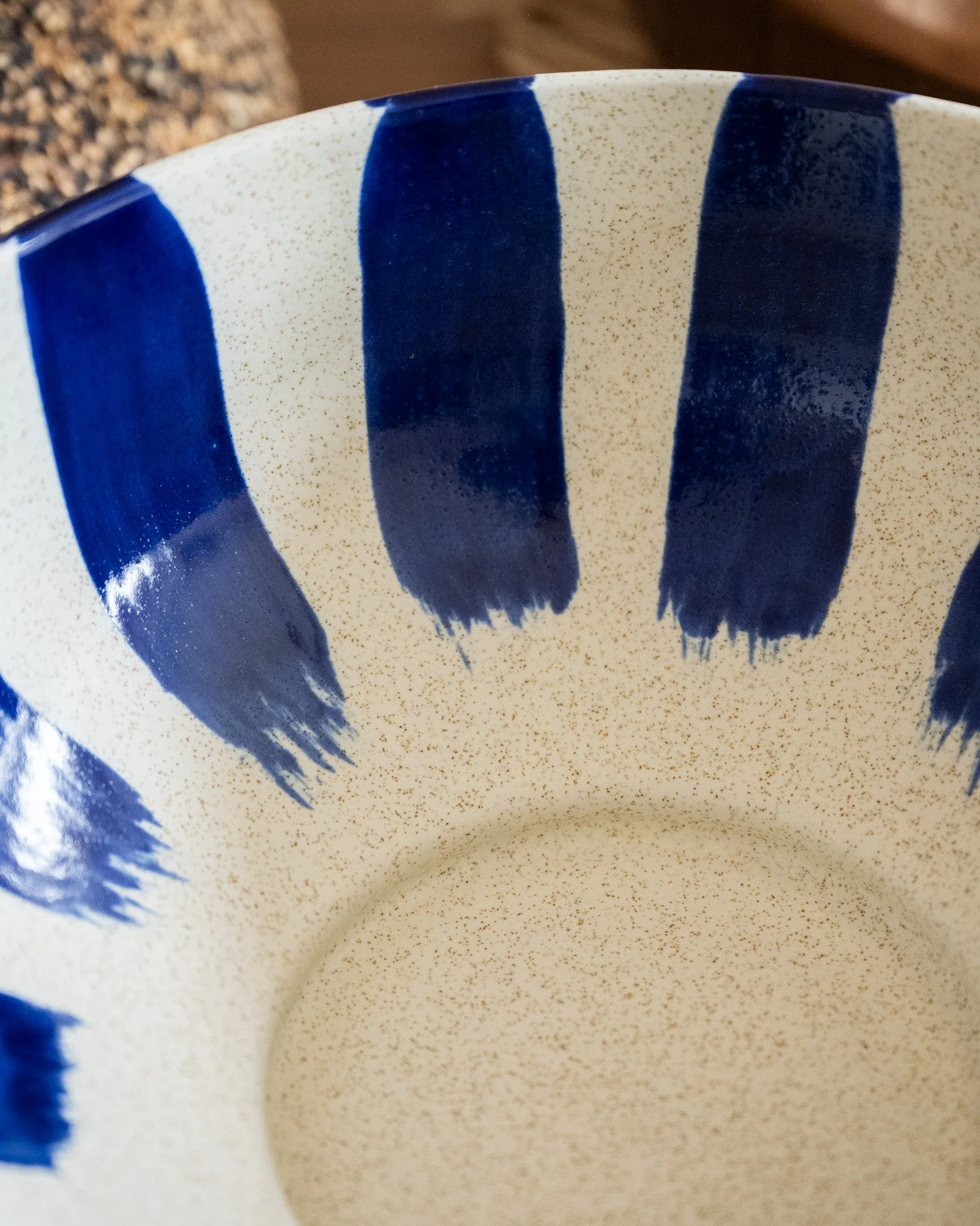 Bloomingville Handgeschilderde Saladeschaal Shakti Blue - Image 4