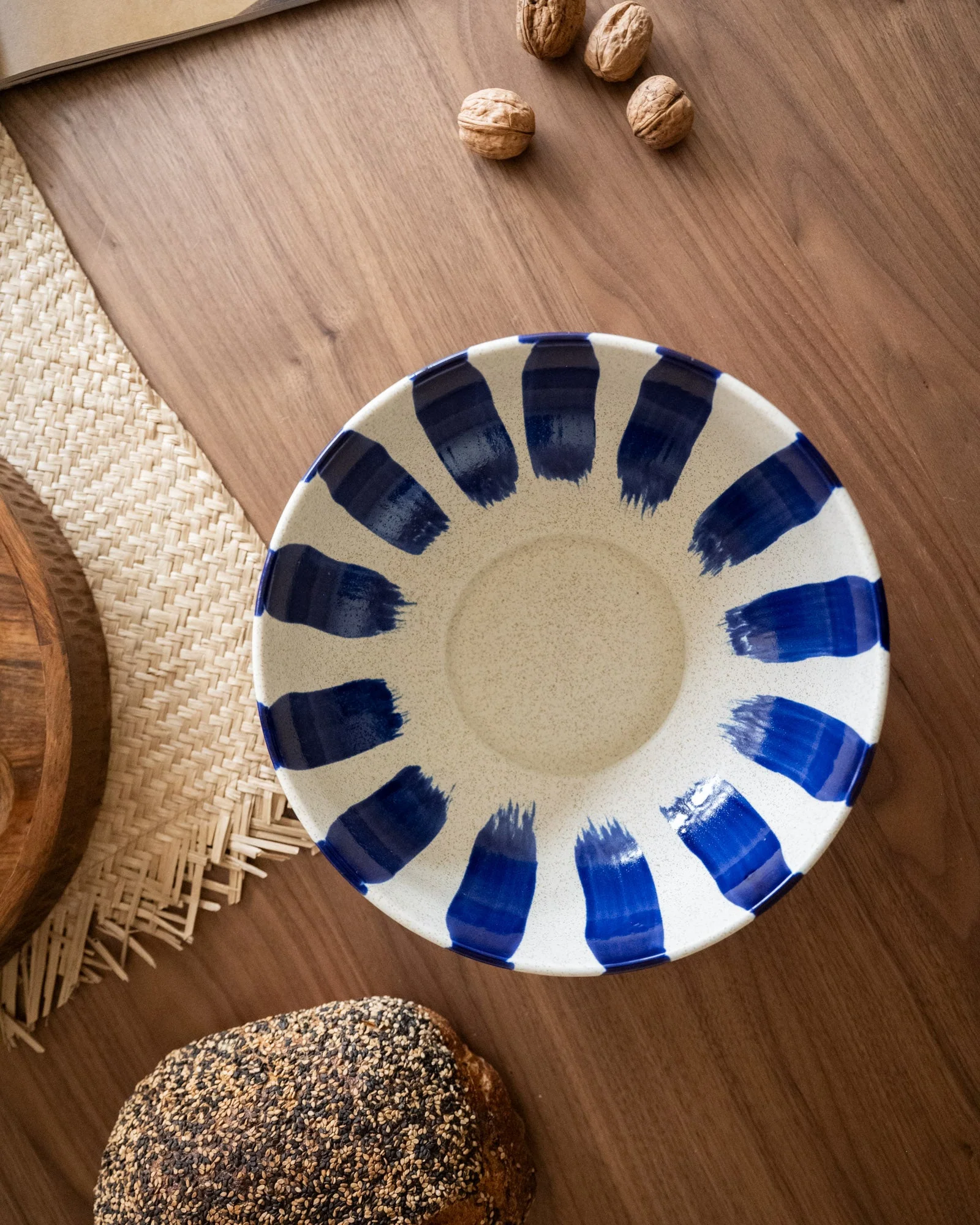 Bloomingville Handgeschilderde Saladeschaal Shakti Blue - Image 6