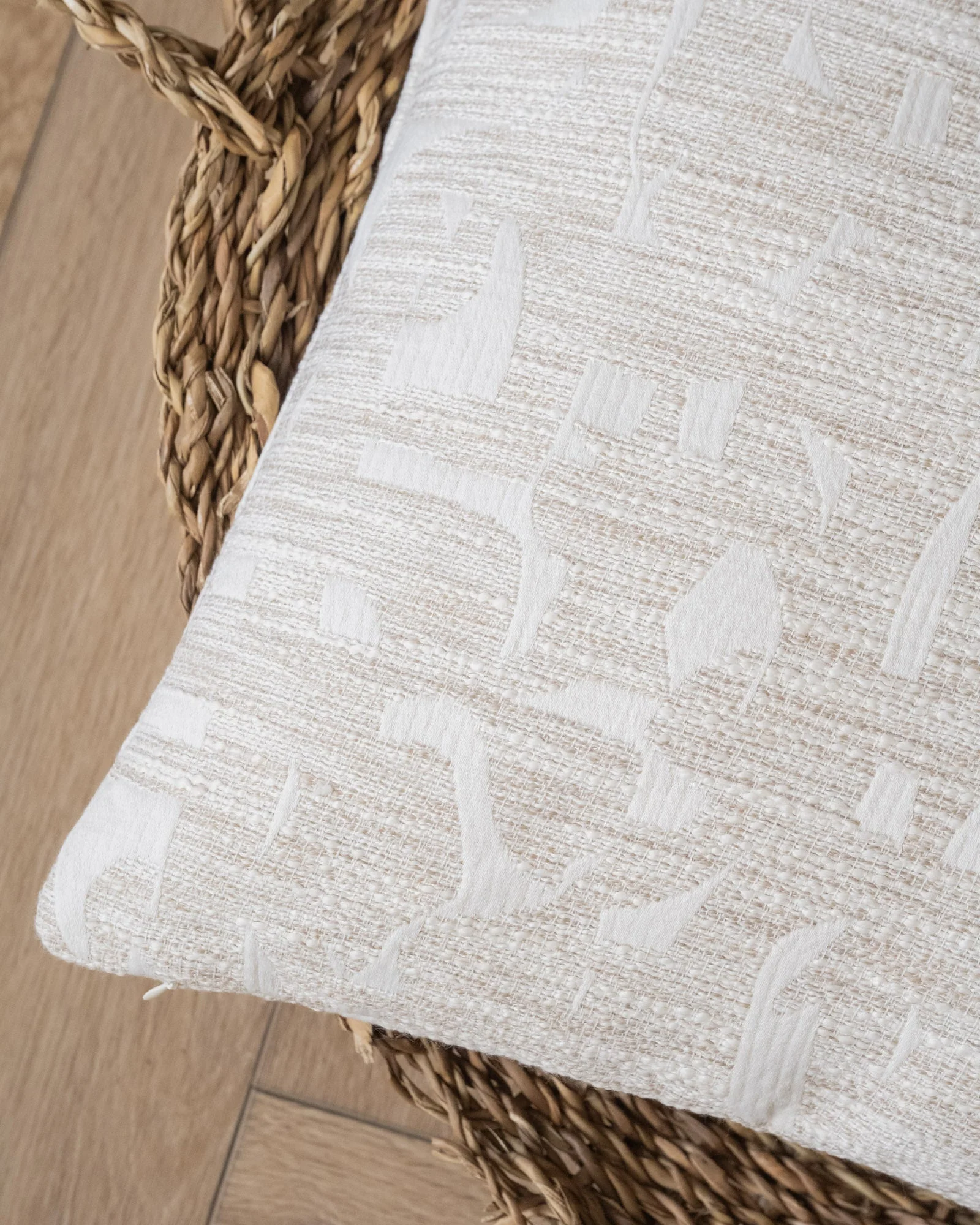 Cushion Dara Beige - Image 4