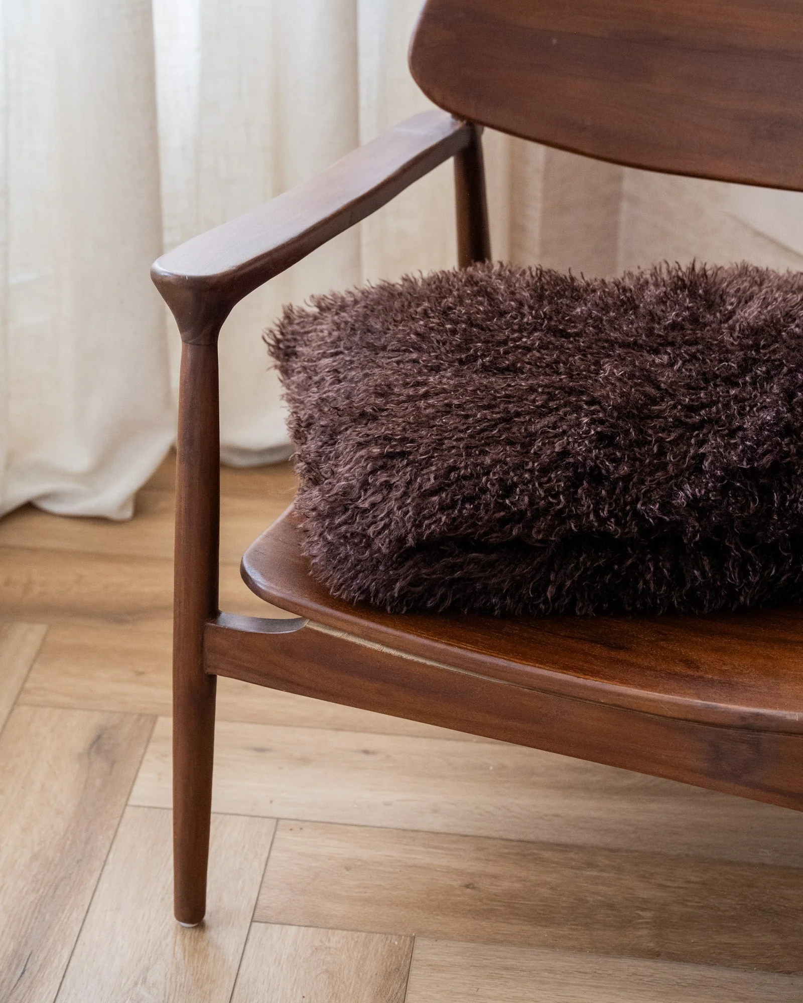 Cushion Doodly Furry Brown - Image 6