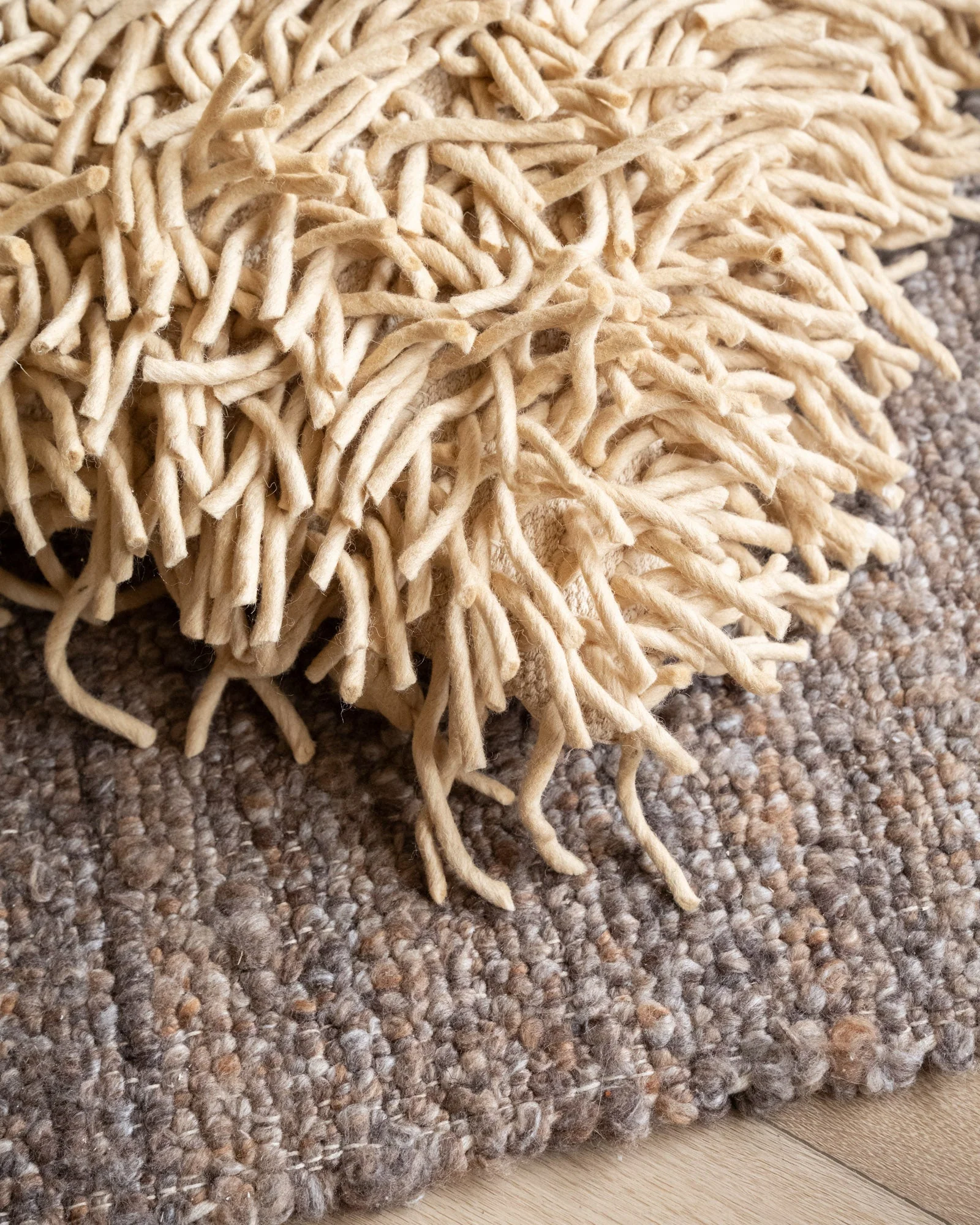 Cushion Moppy Beige - Image 4