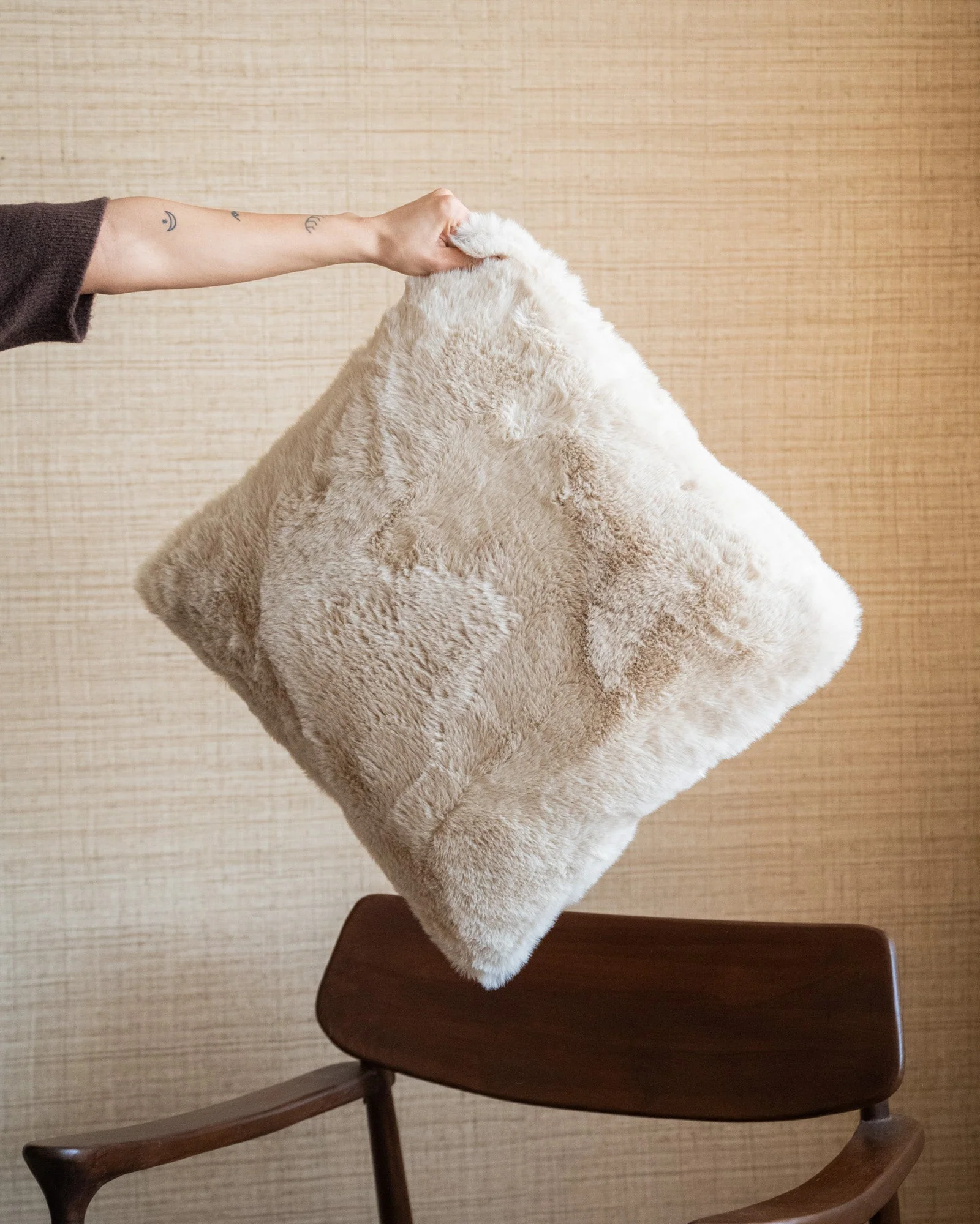Cushion Mosa Fluffy Beige 50x50 - Image 2