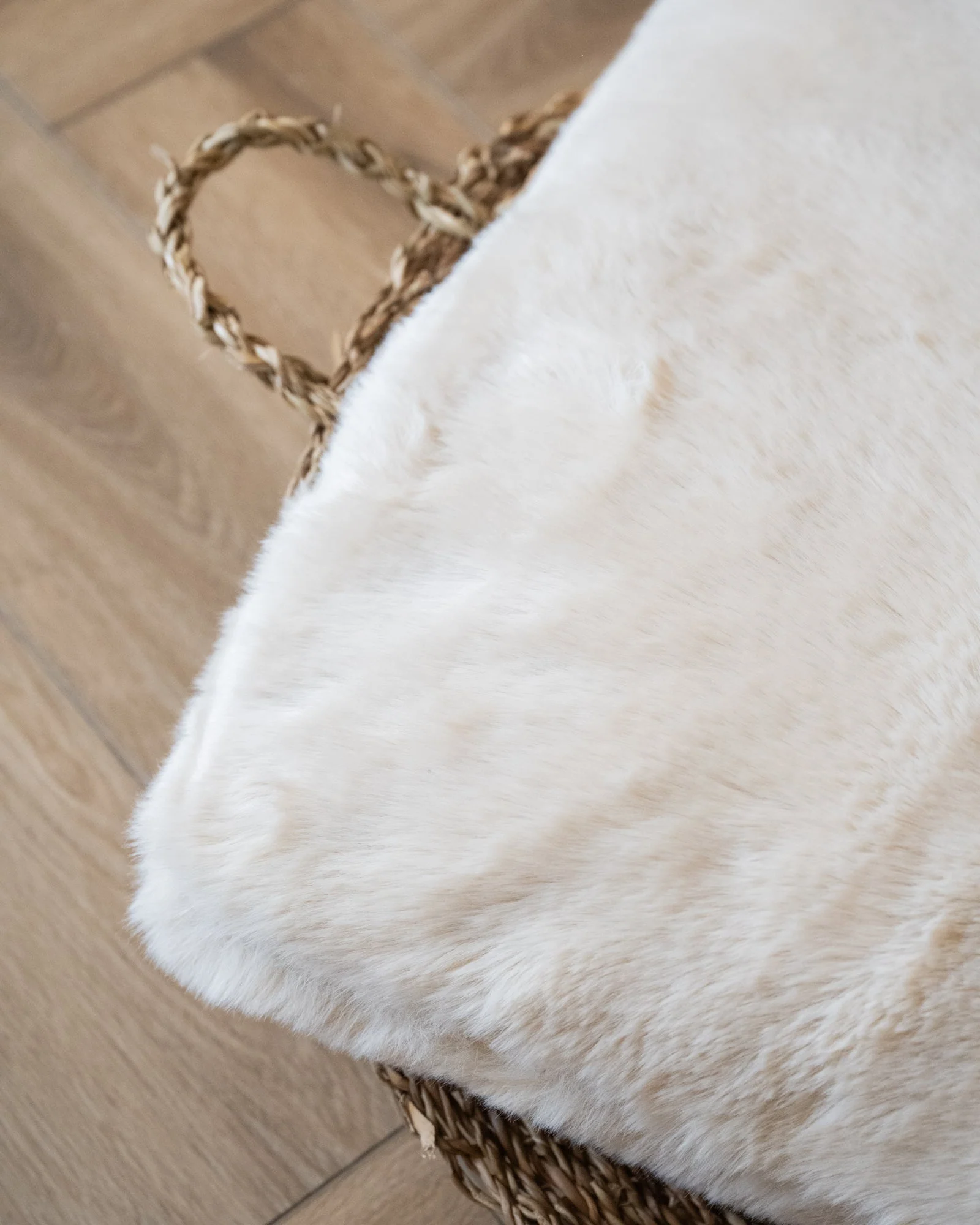 Cushion Mosa Fluffy Beige 50x50 - Image 5