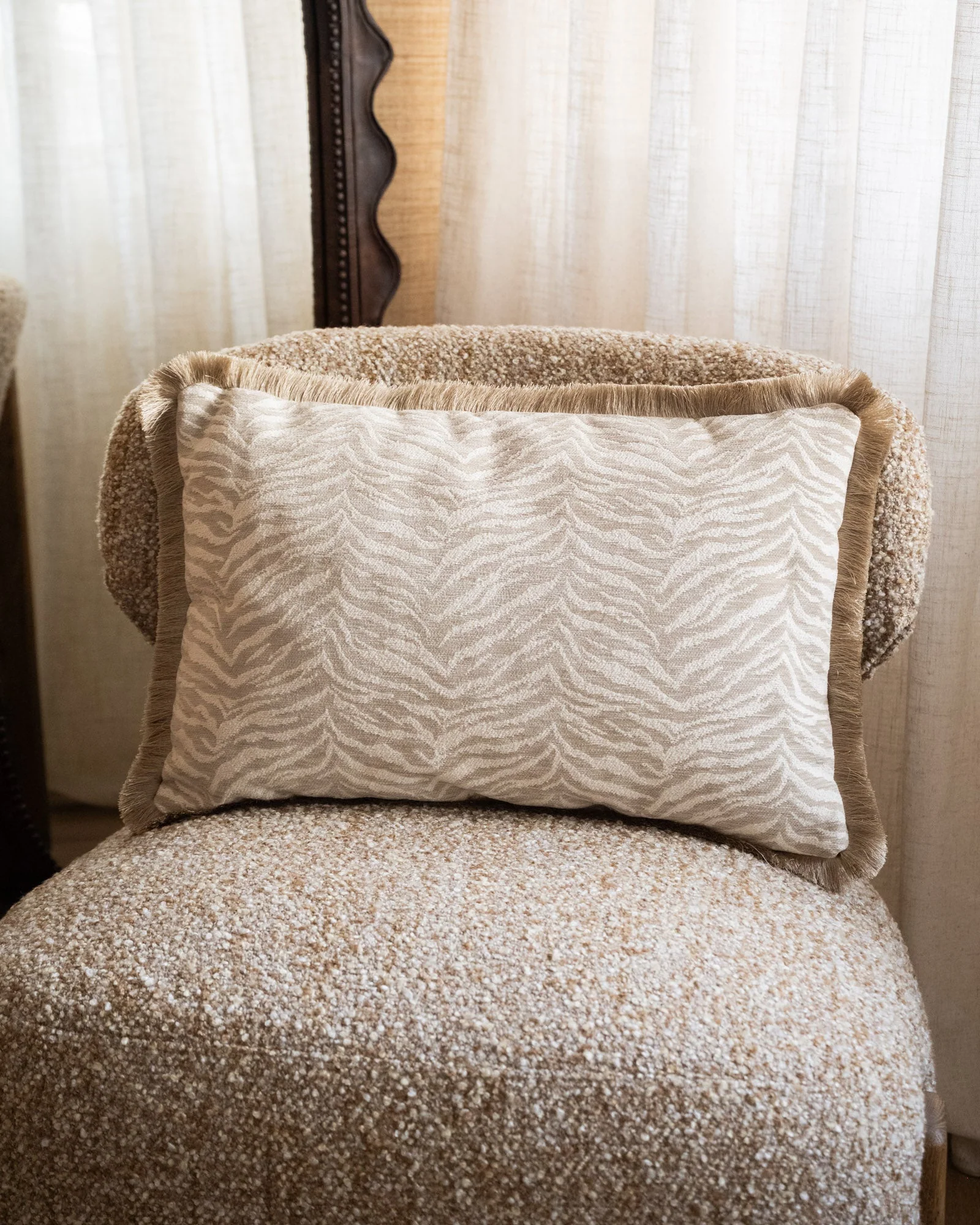 Cushion Tigra Beige - Image 4