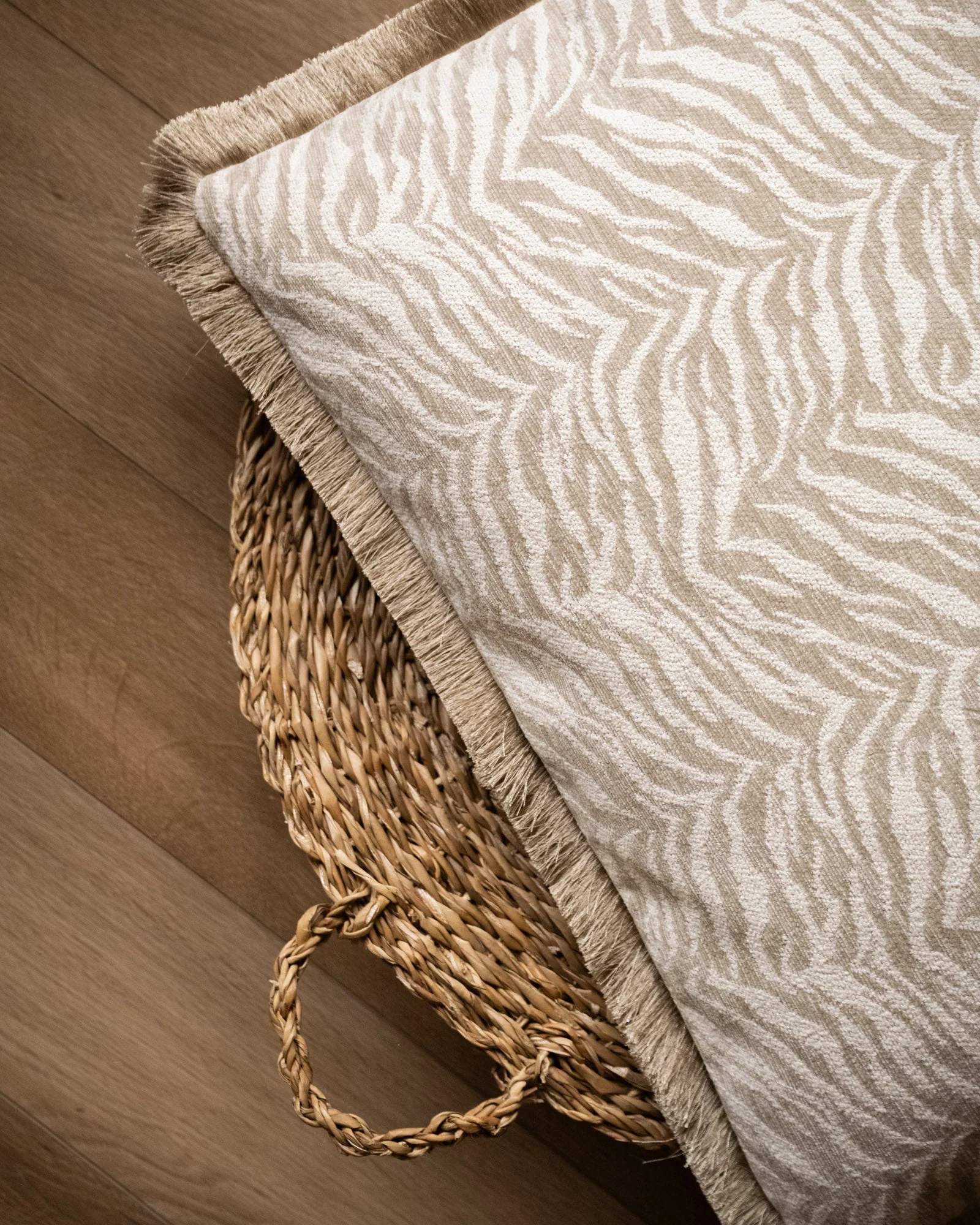 Cushion Tigra Beige - Image 7