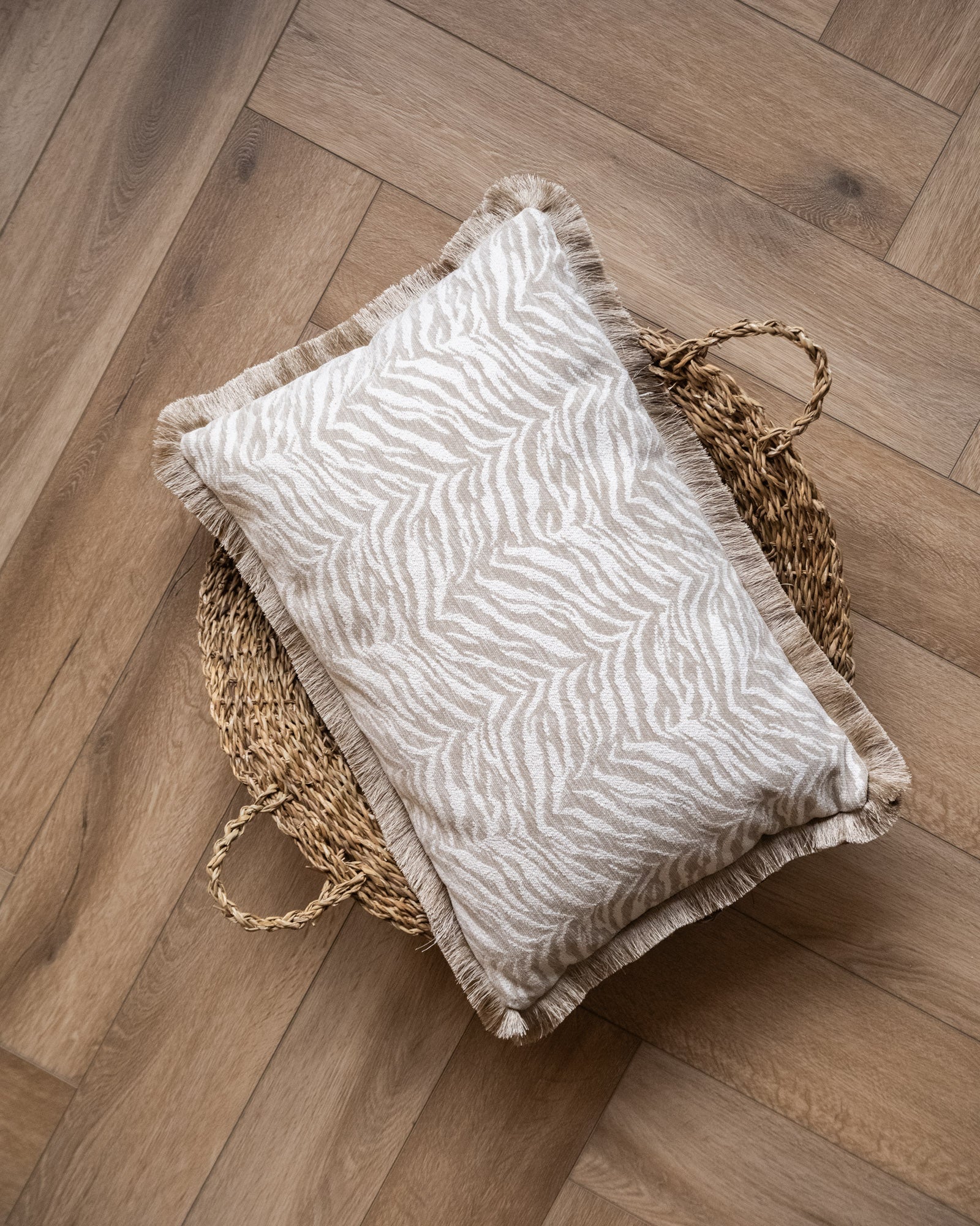 Cushion Tigra Beige - Image 8