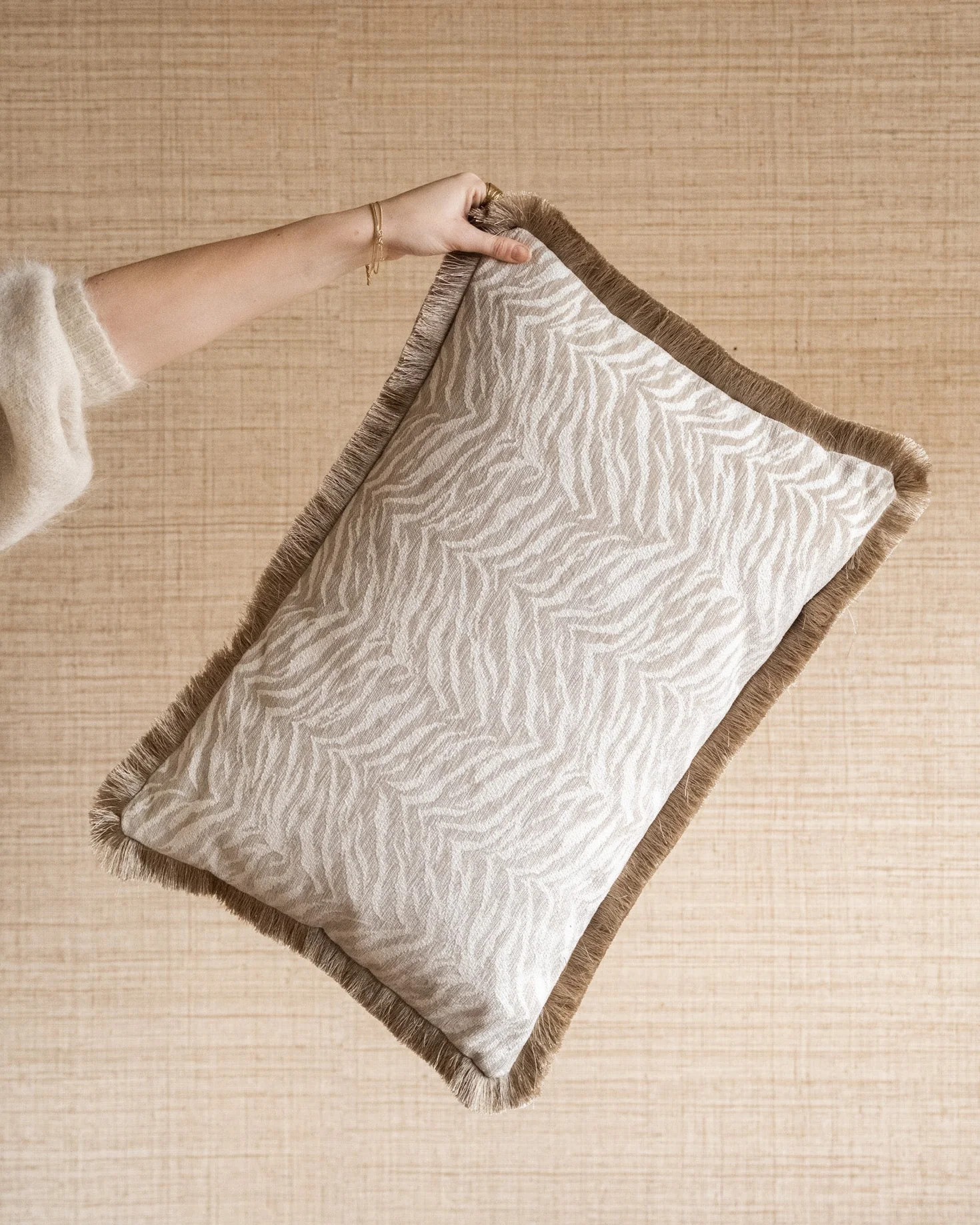 Cushion Tigra Beige - Image 9
