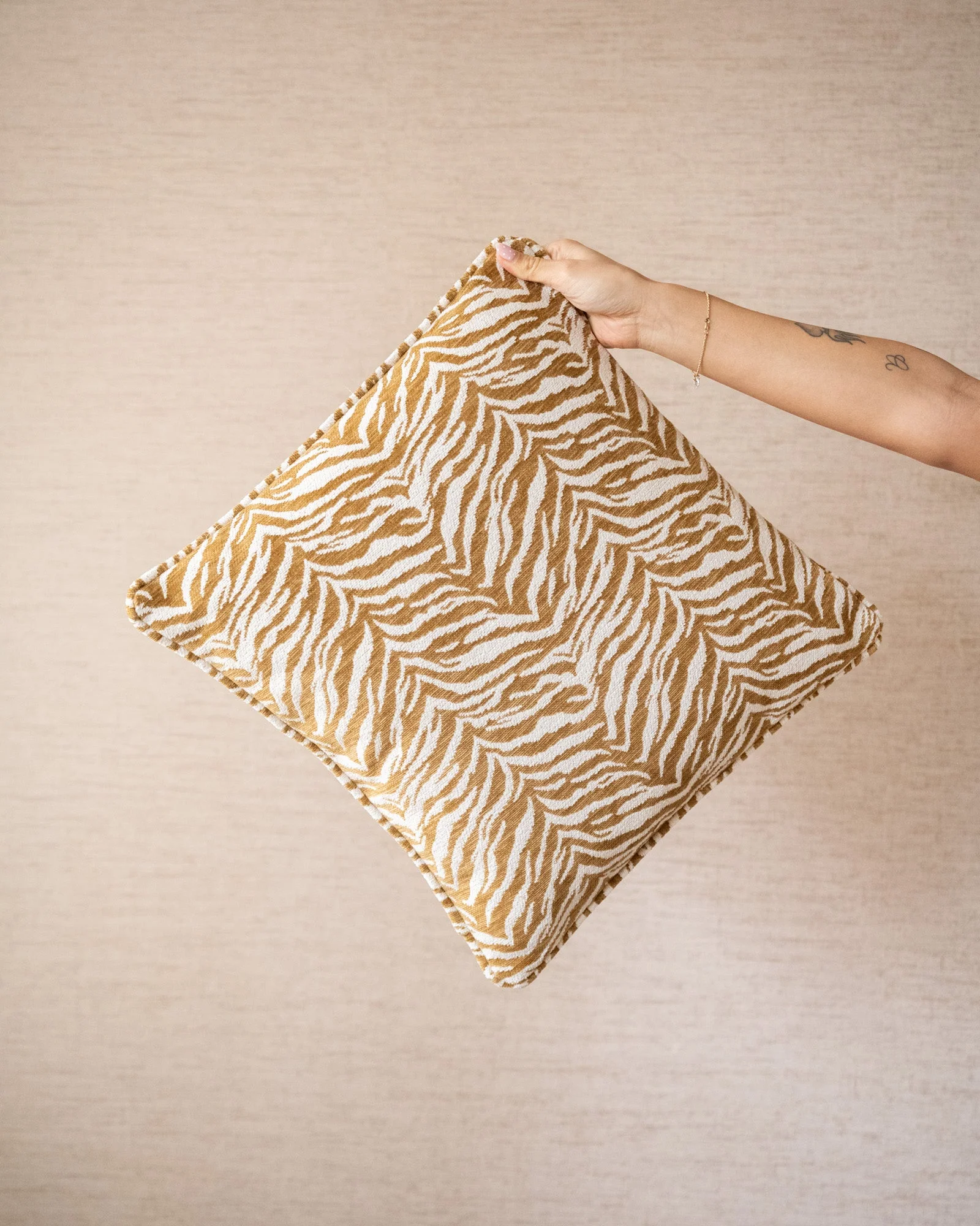 Cushion Rika Ochre 45x45 - Image 5