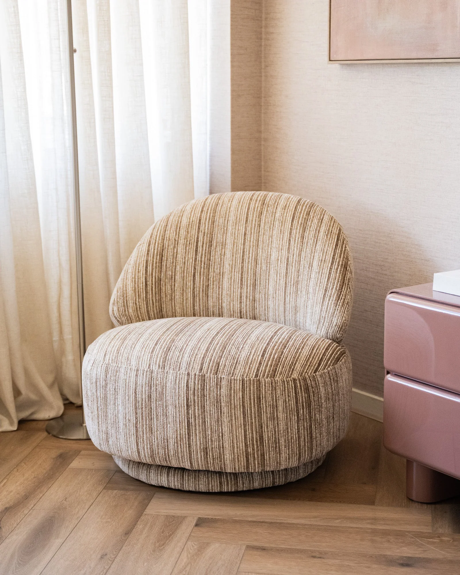 Swivel Lounge Chair Fineline - Image 2