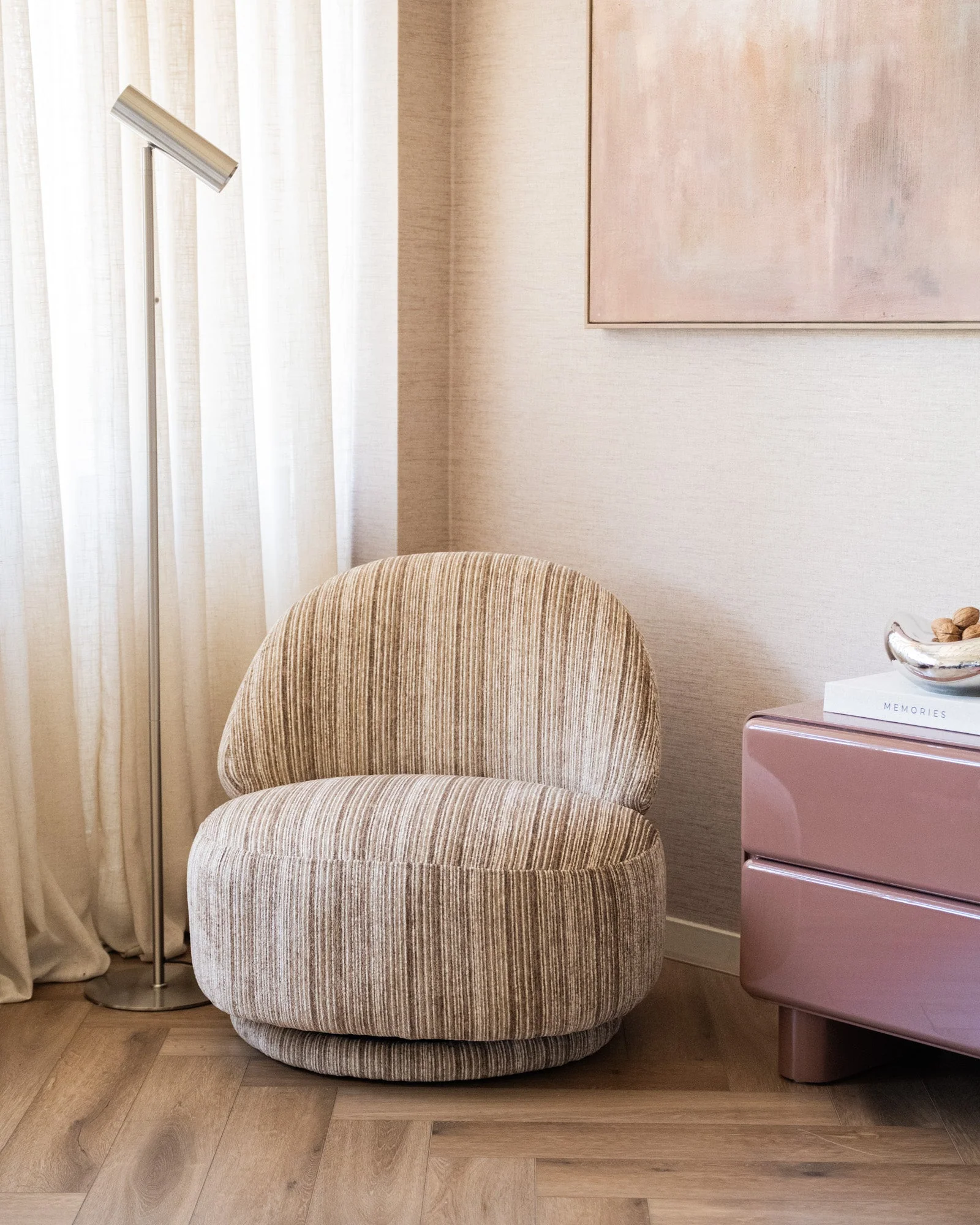 Swivel Lounge Chair Fineline - Image 3