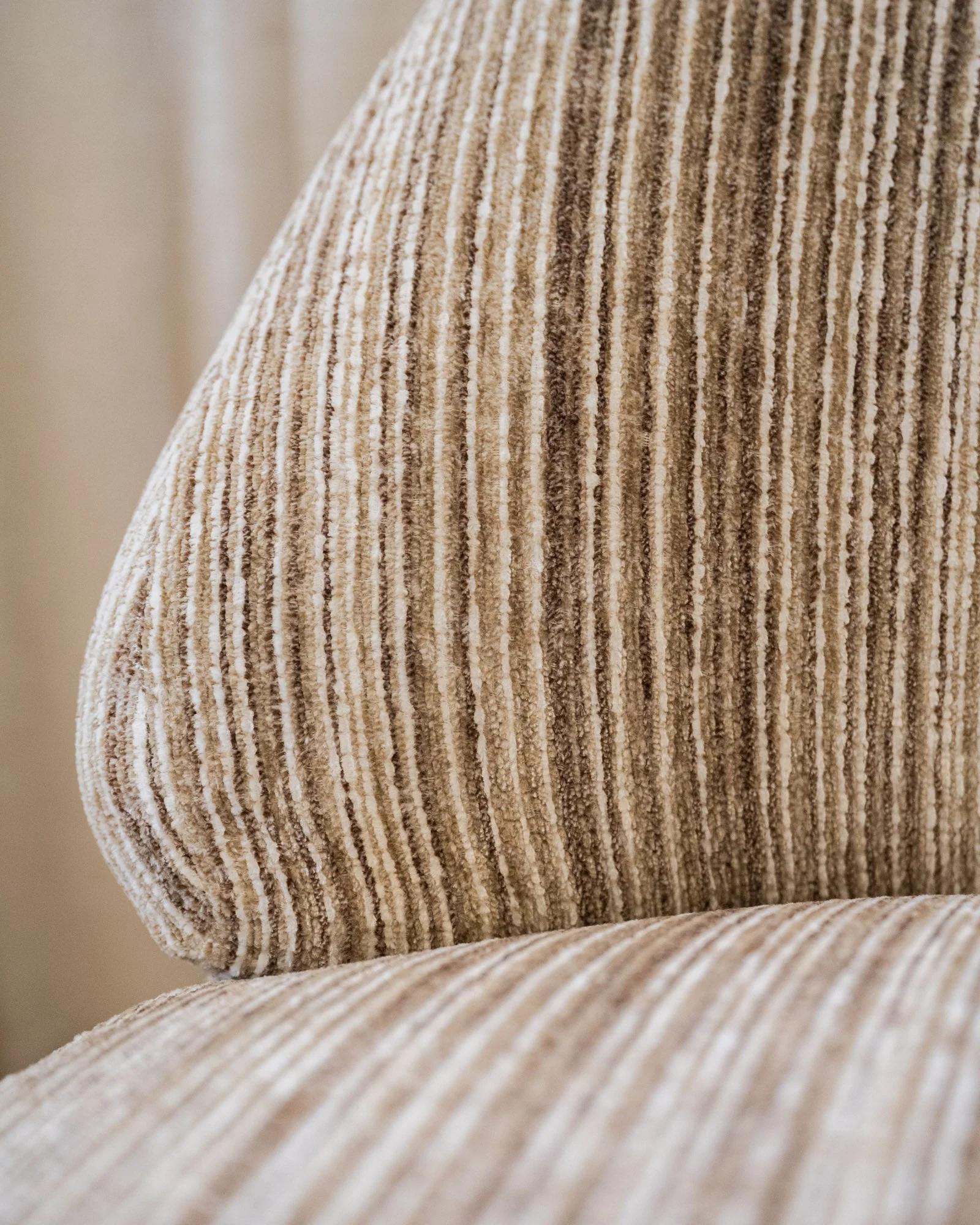 Swivel Lounge Chair Fineline - Image 4