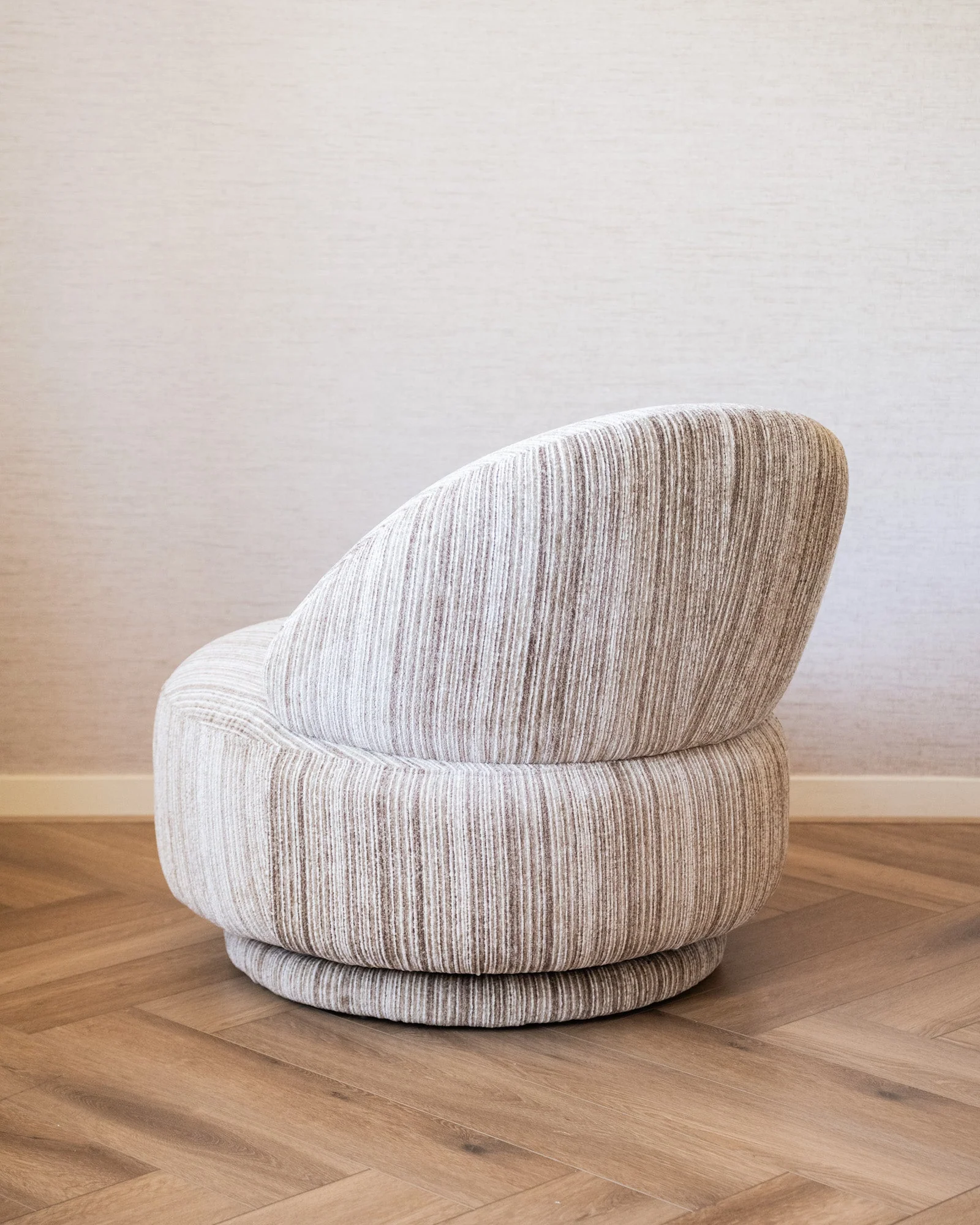 Swivel Lounge Chair Fineline - Image 5