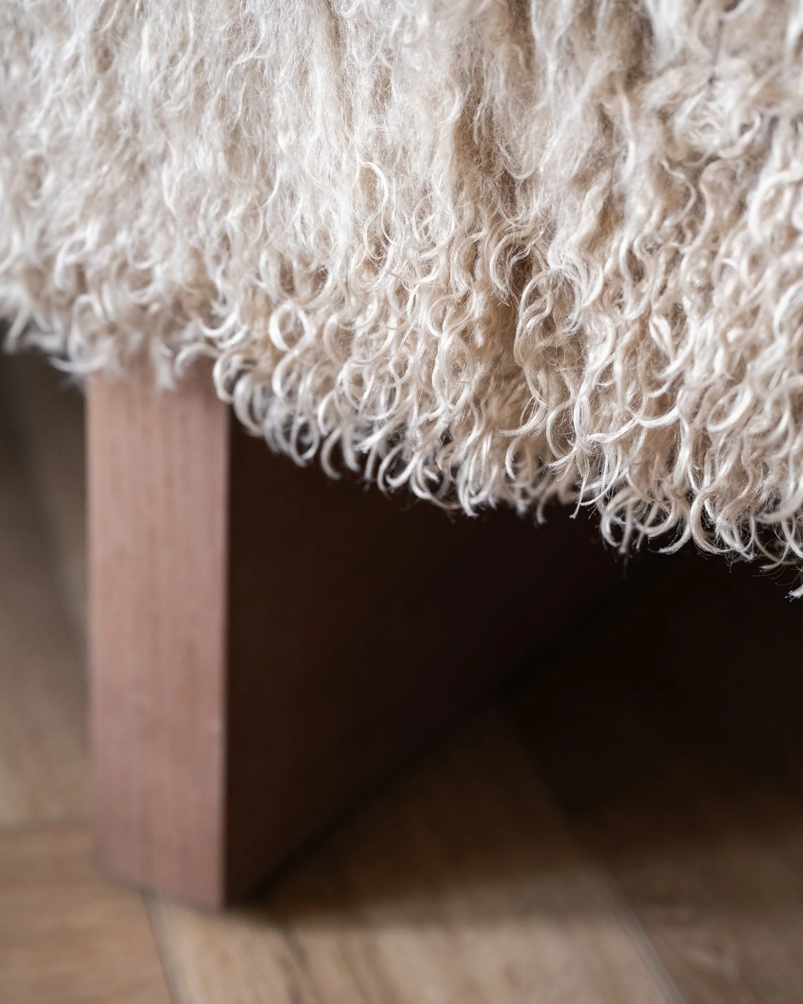 Large Bench Fluffy Mong - Image 6