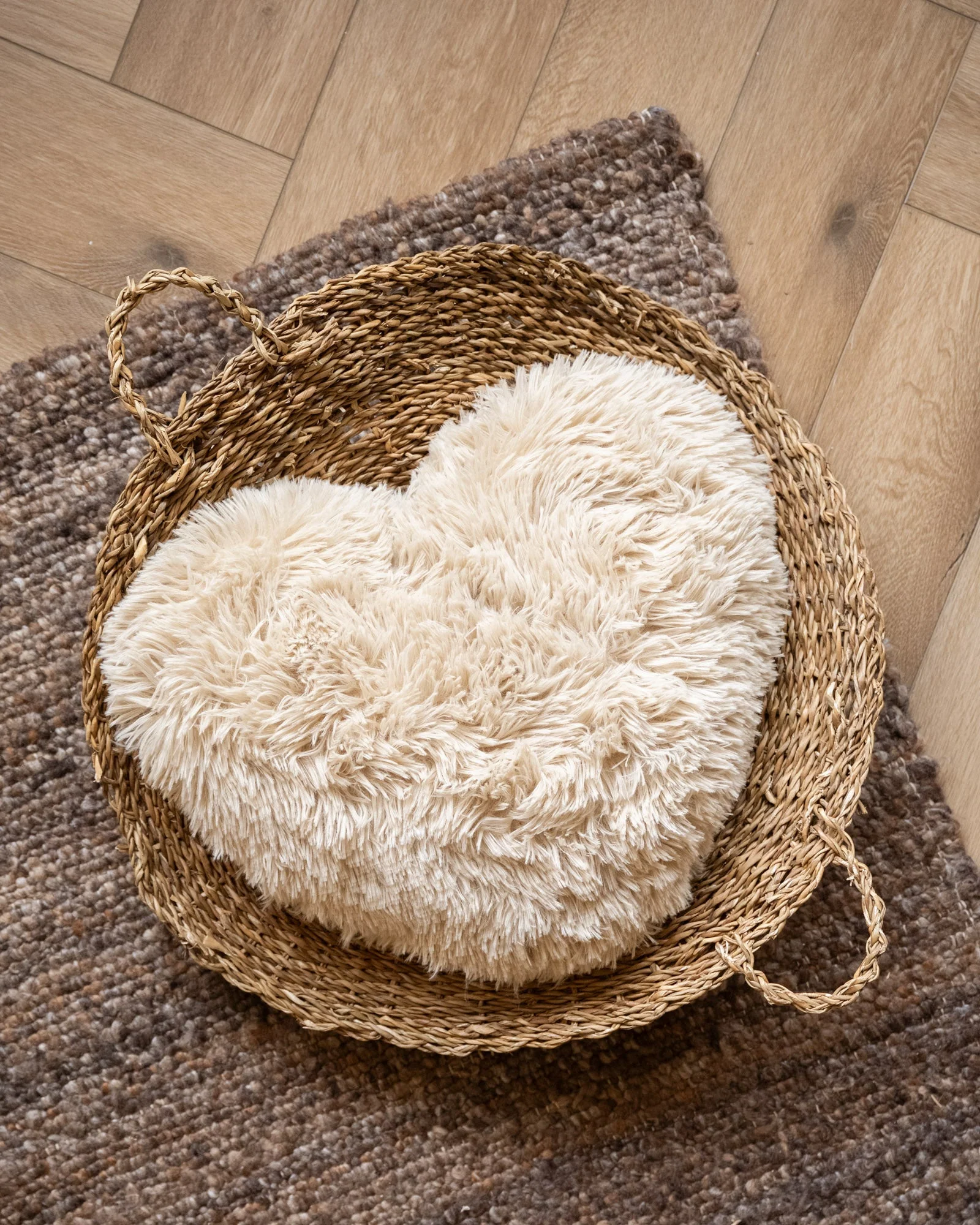 Cushion Heart Furry Beige - Image 2