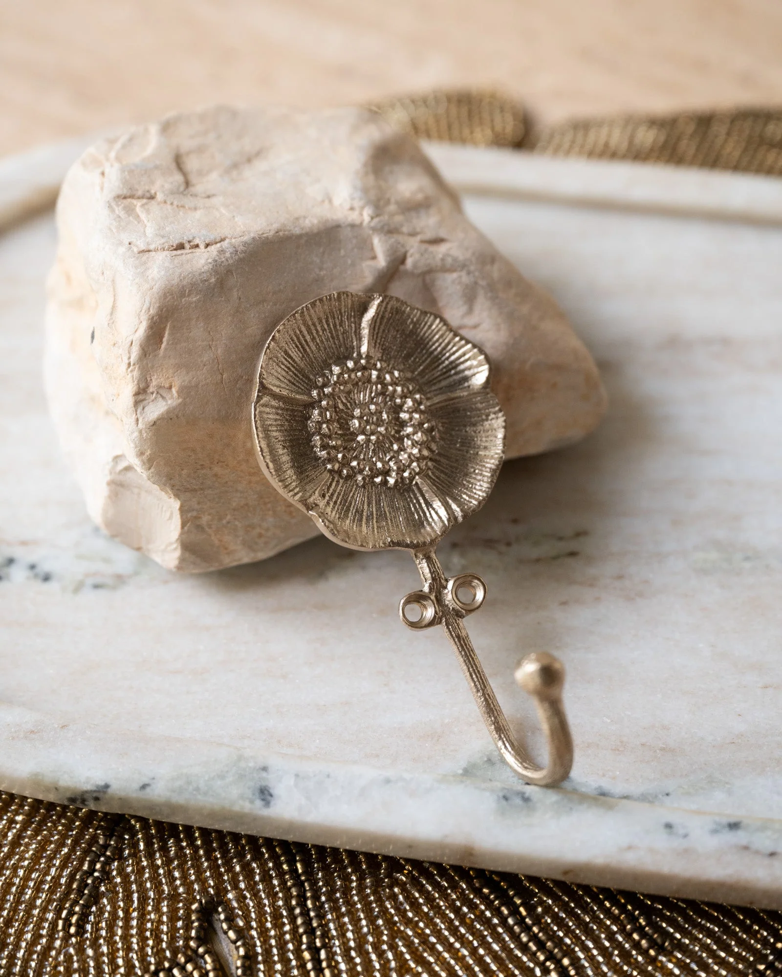 Handgemaakte Haak Mia Poppy Messing - Image 3