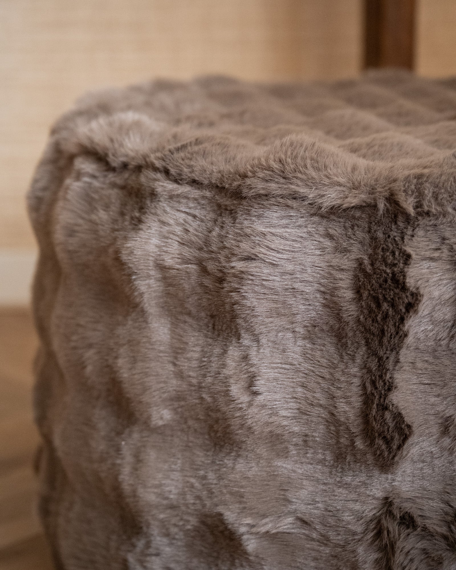 Pouf Olven Fluffy Brown - Image 4