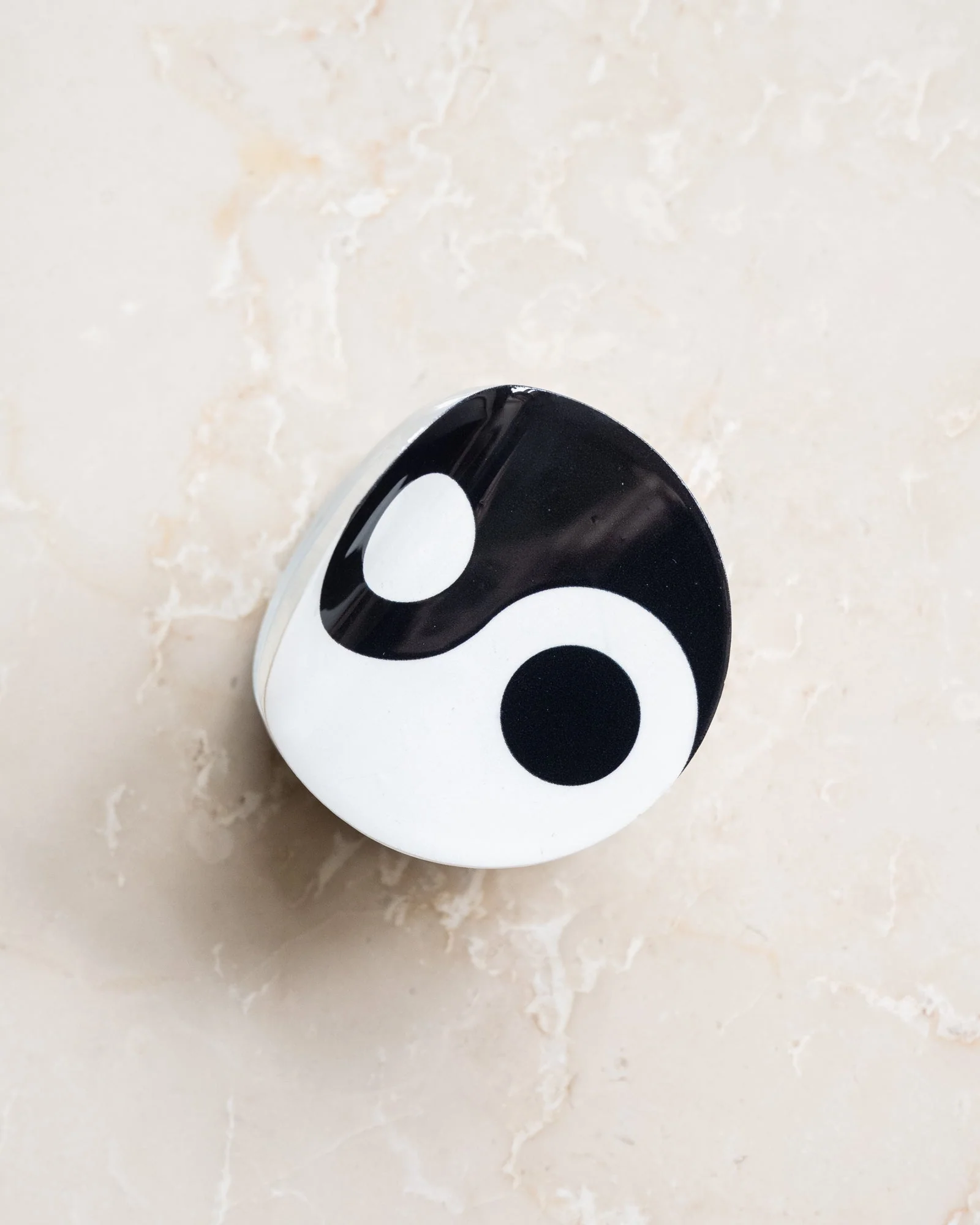 Claw Clip Yin Yang Roundy Black - Image 3