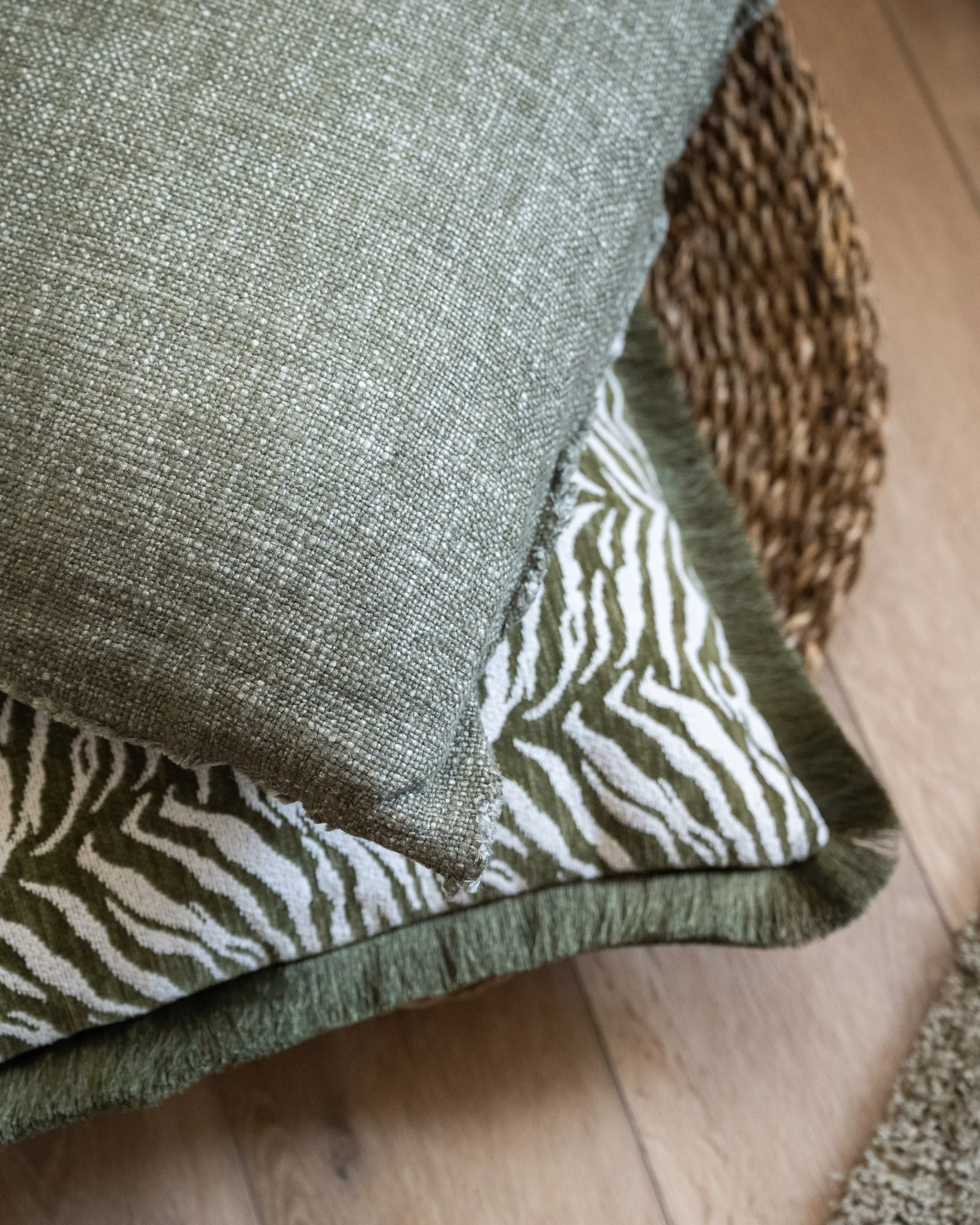 Cushion Frayed Linen Moss Green - Image 4