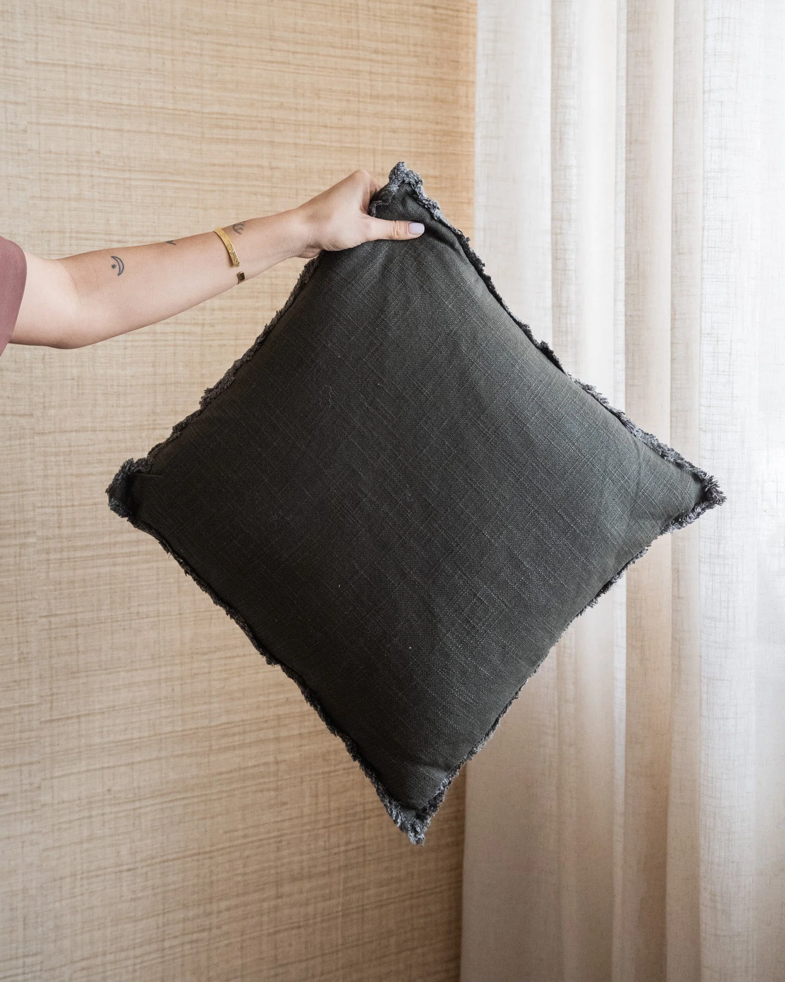 Cushion Isa Fringe Dark Green Linen - Image 3