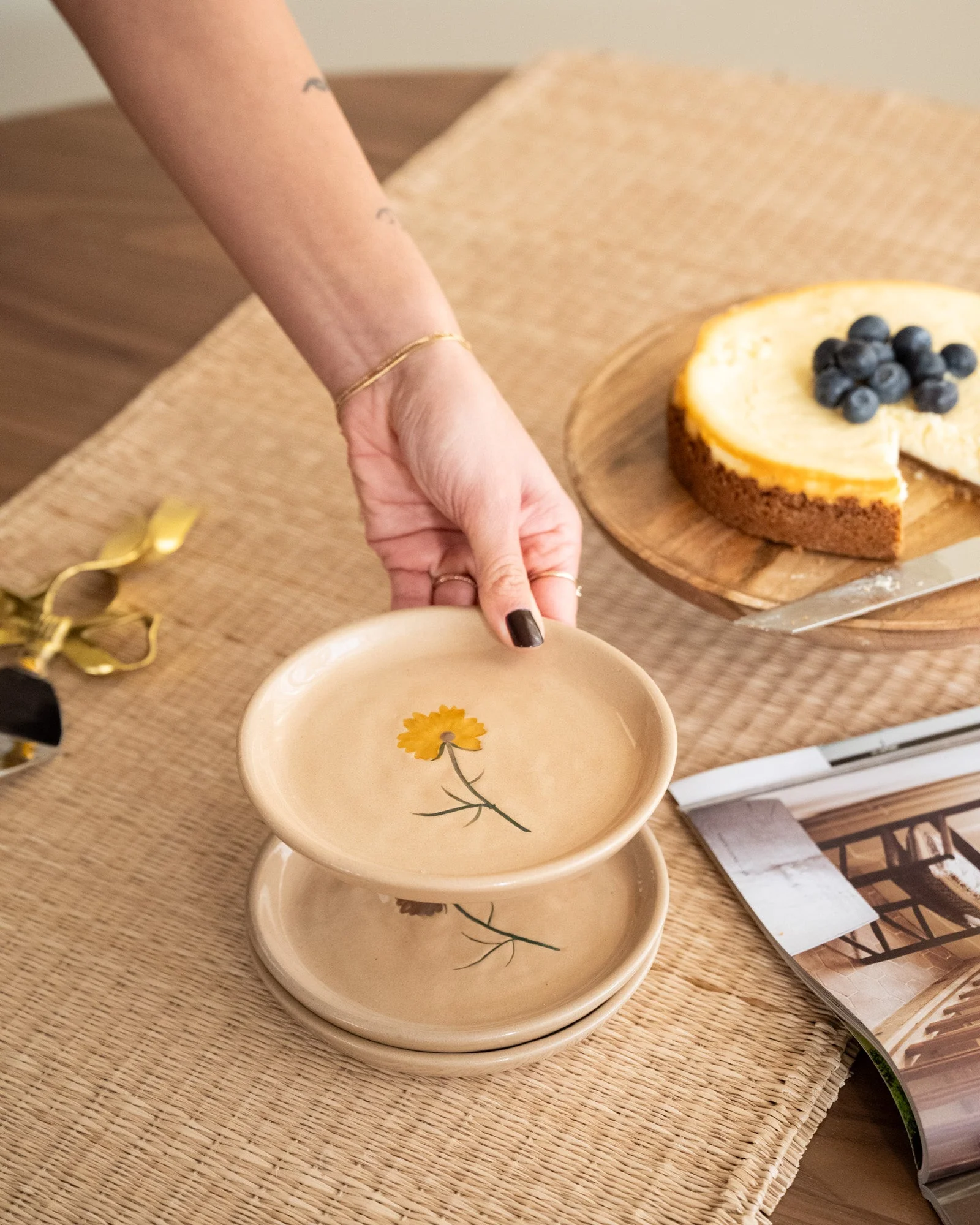 Cake Plate Flower Yellow - Image 3