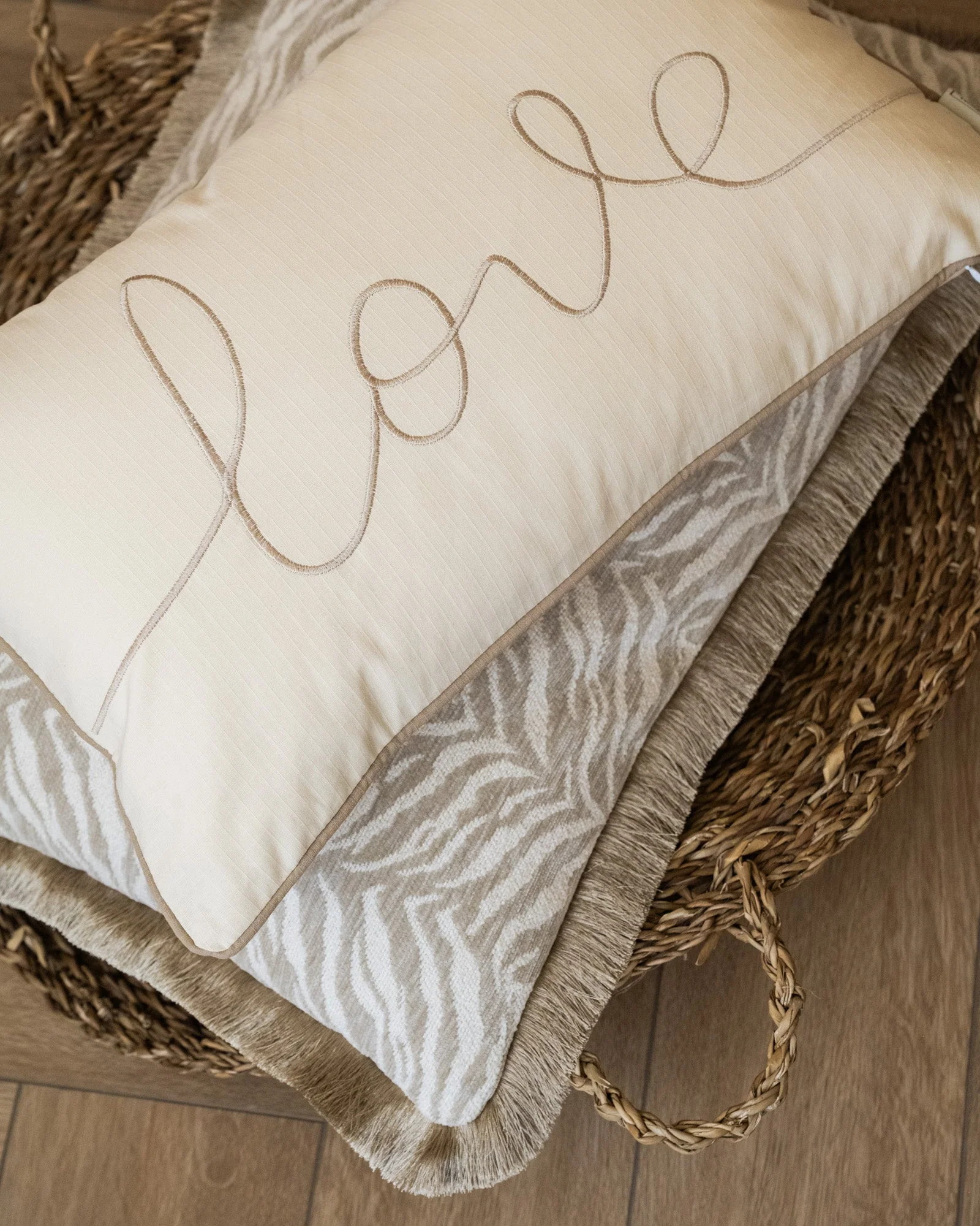 Cushion Love Beige