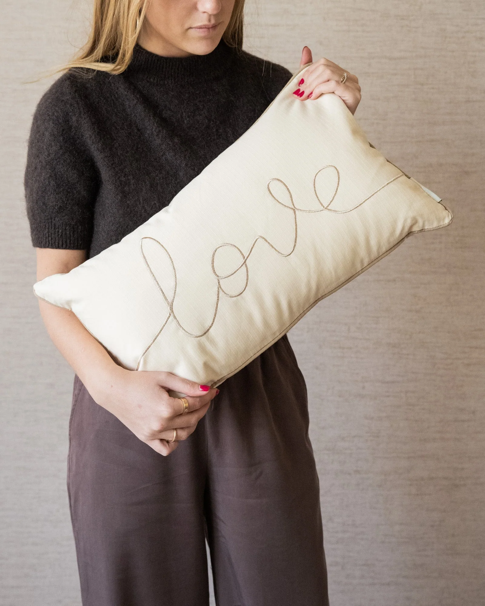 Cushion Love Beige - Image 2
