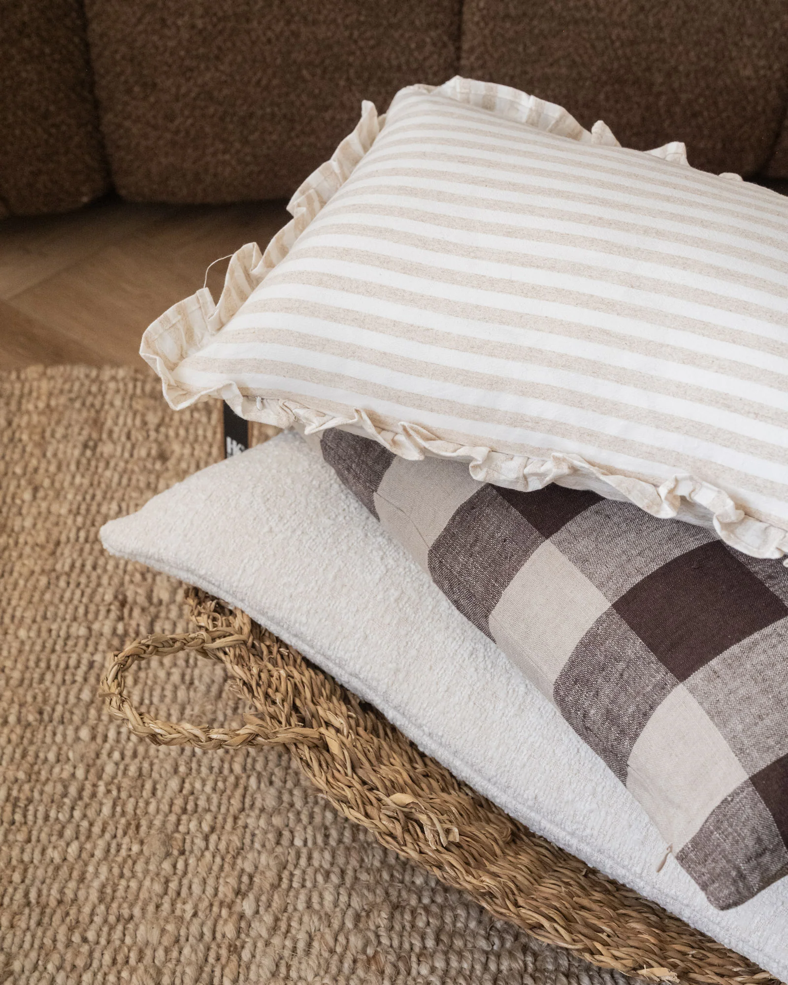 Cushion Ruffle Stripe Beige