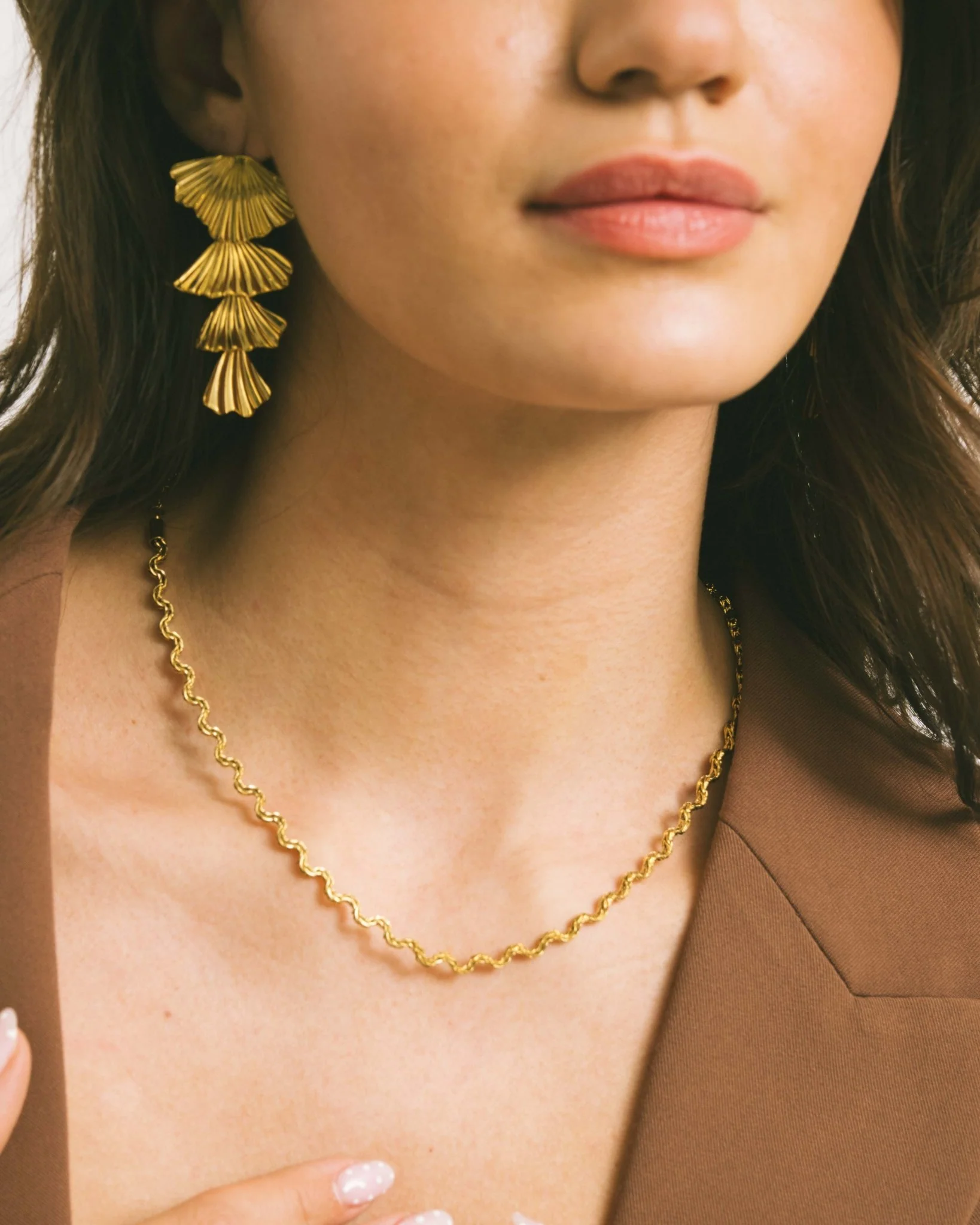 Set Of 2 Earrings Golden Leaf Hoop Gold - Image 2