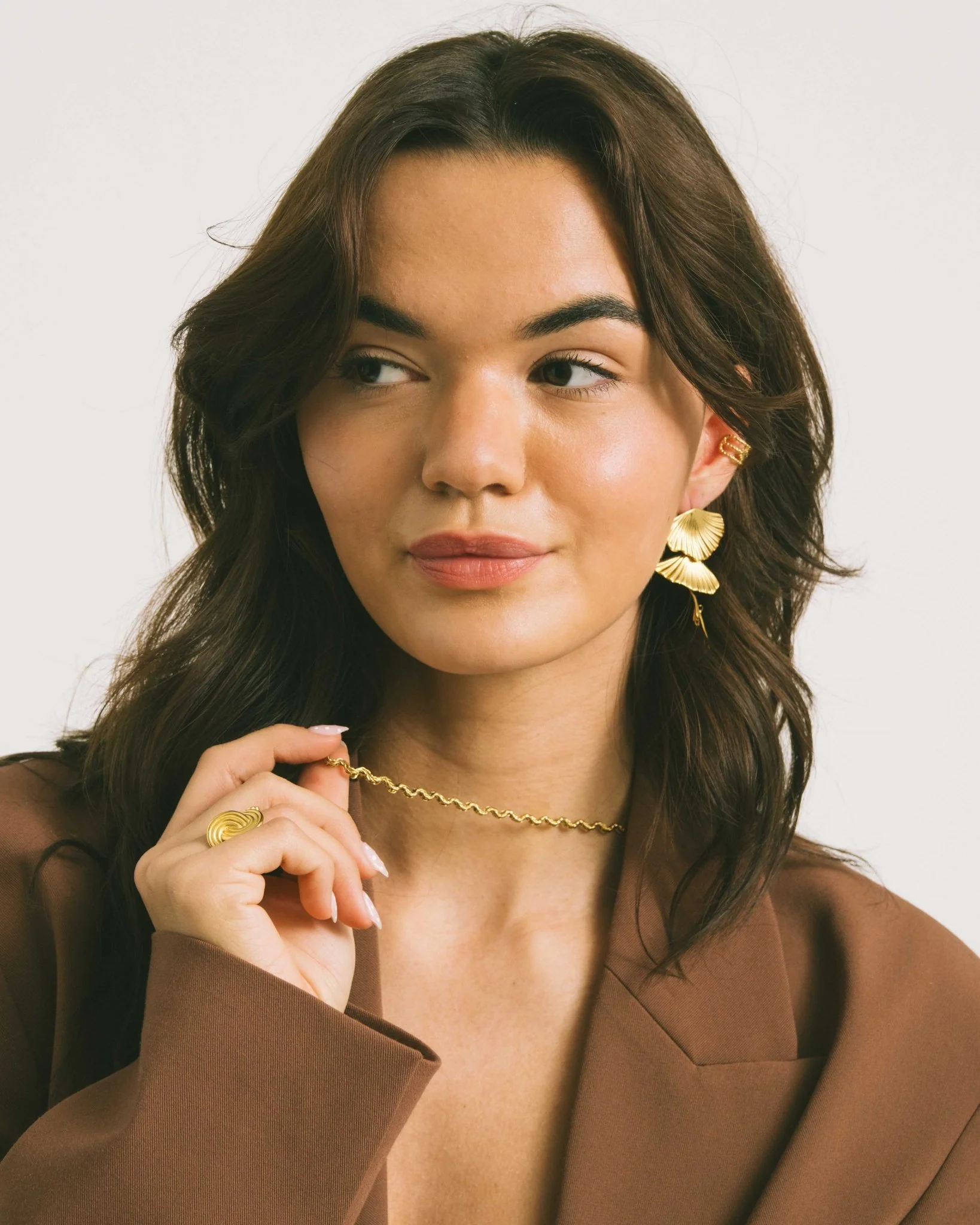 Set Of 2 Earrings Golden Leaf Hoop Gold - Image 3