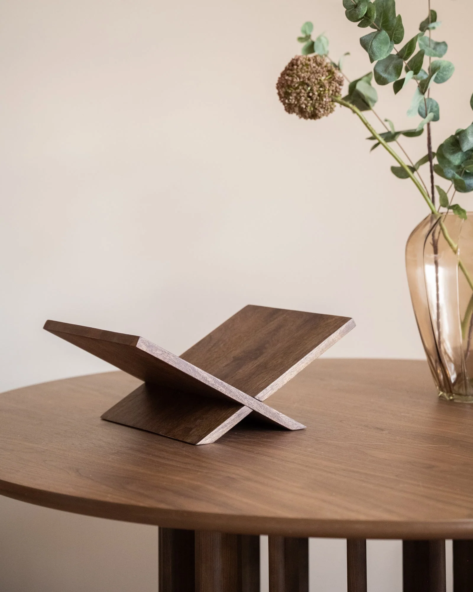 Book Stand Tonisi Wood - Image 4