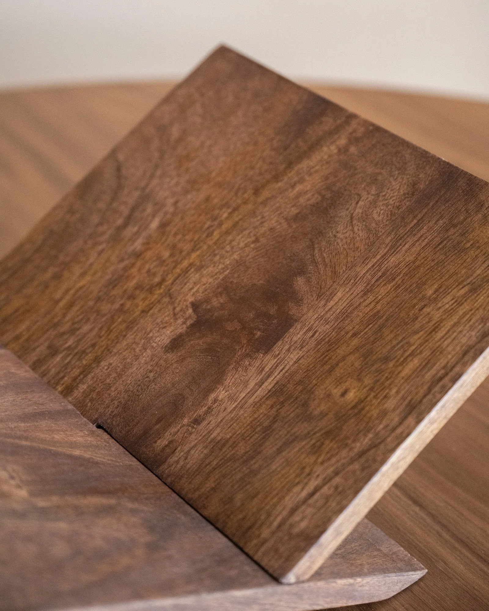 Book Stand Tonisi Wood - Image 6