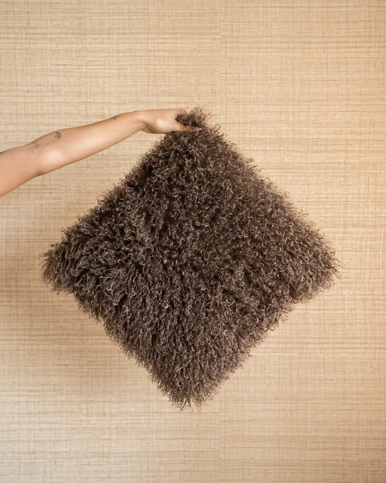 Cushion Bubion Furry Brown - Image 5