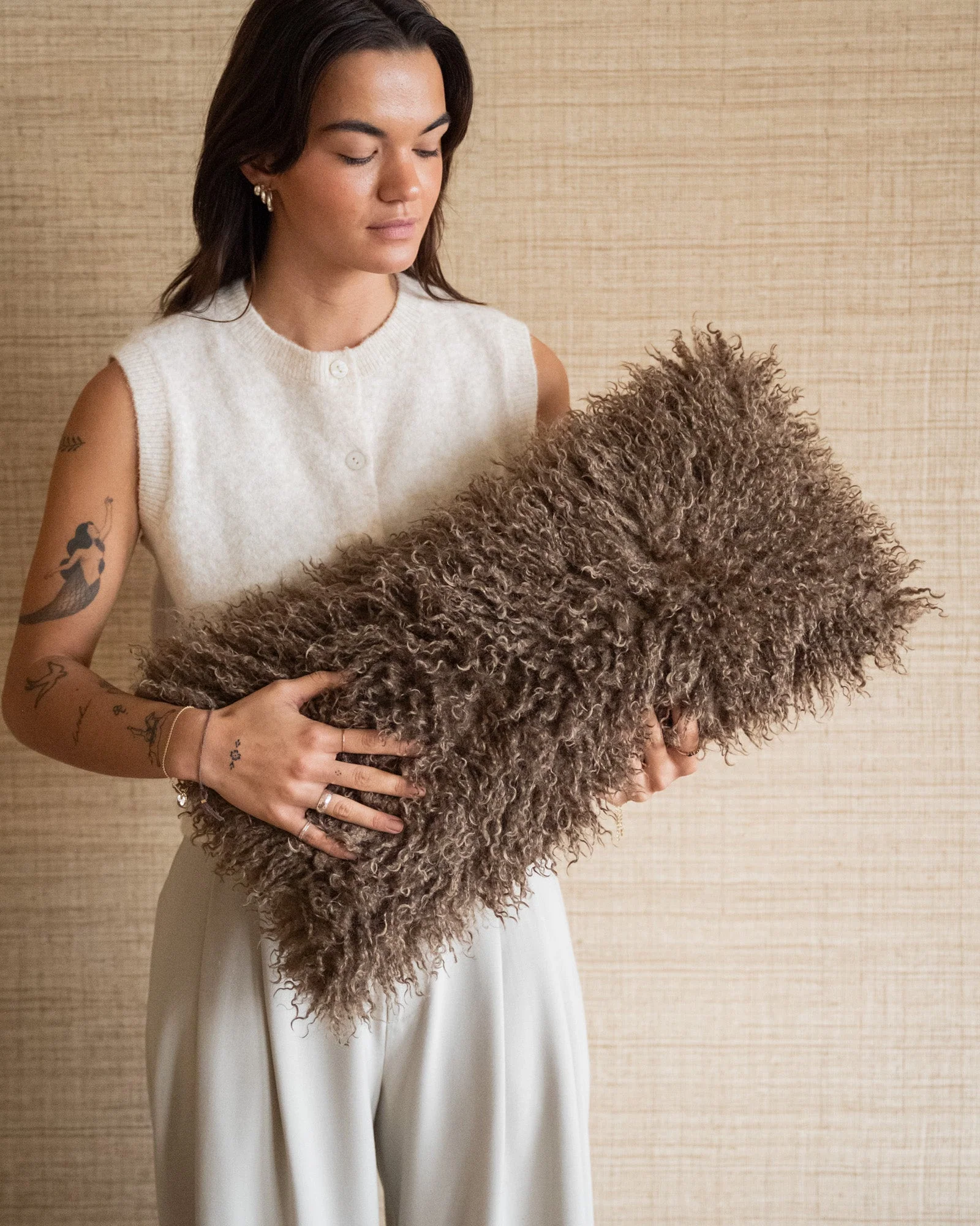 Cushion Bubion Furry Brown - Image 3