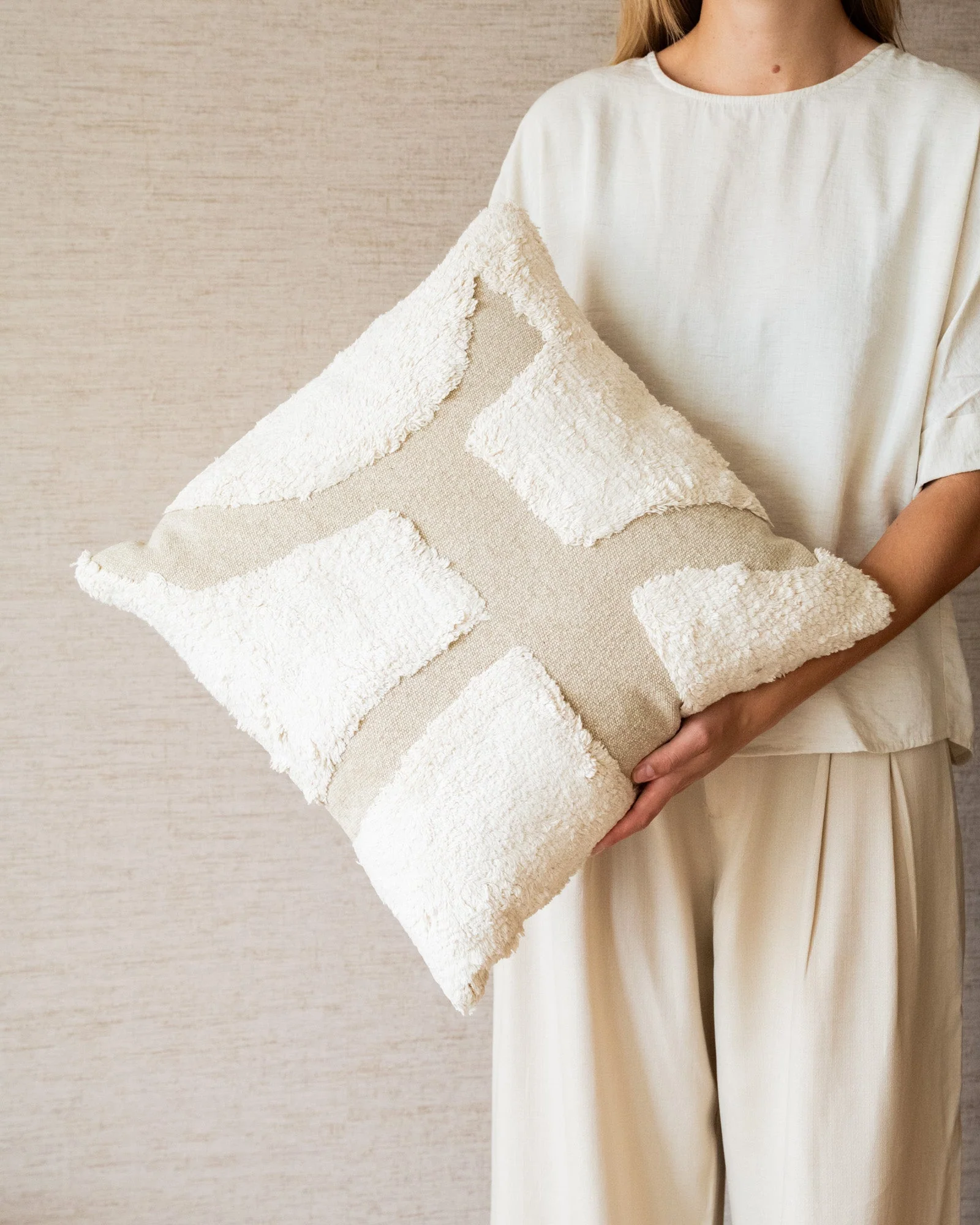 Cushion Luzan Cream Sand - Image 2