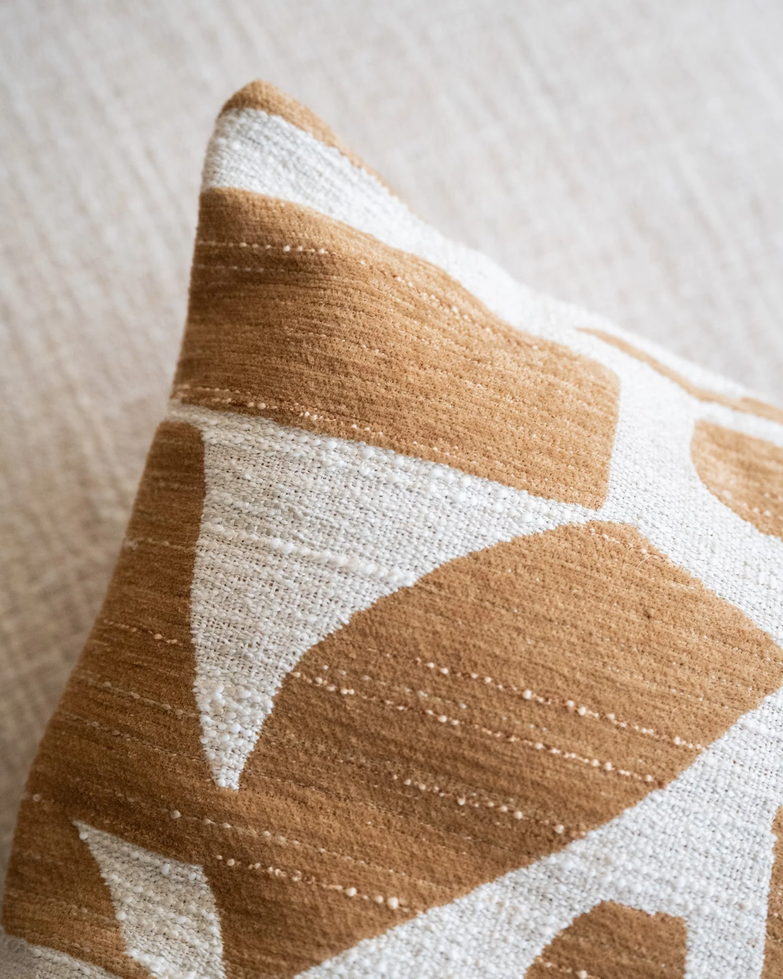 Cushion Peoria Ochre - Image 4
