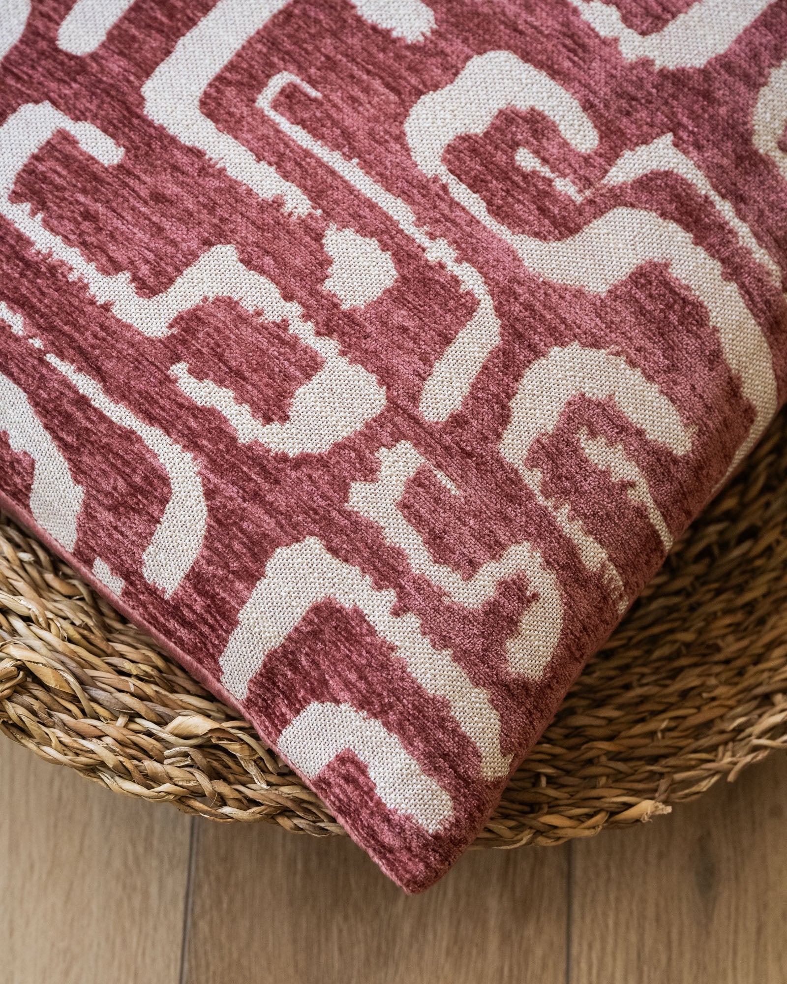Cushion Liam Burgundy - Image 4