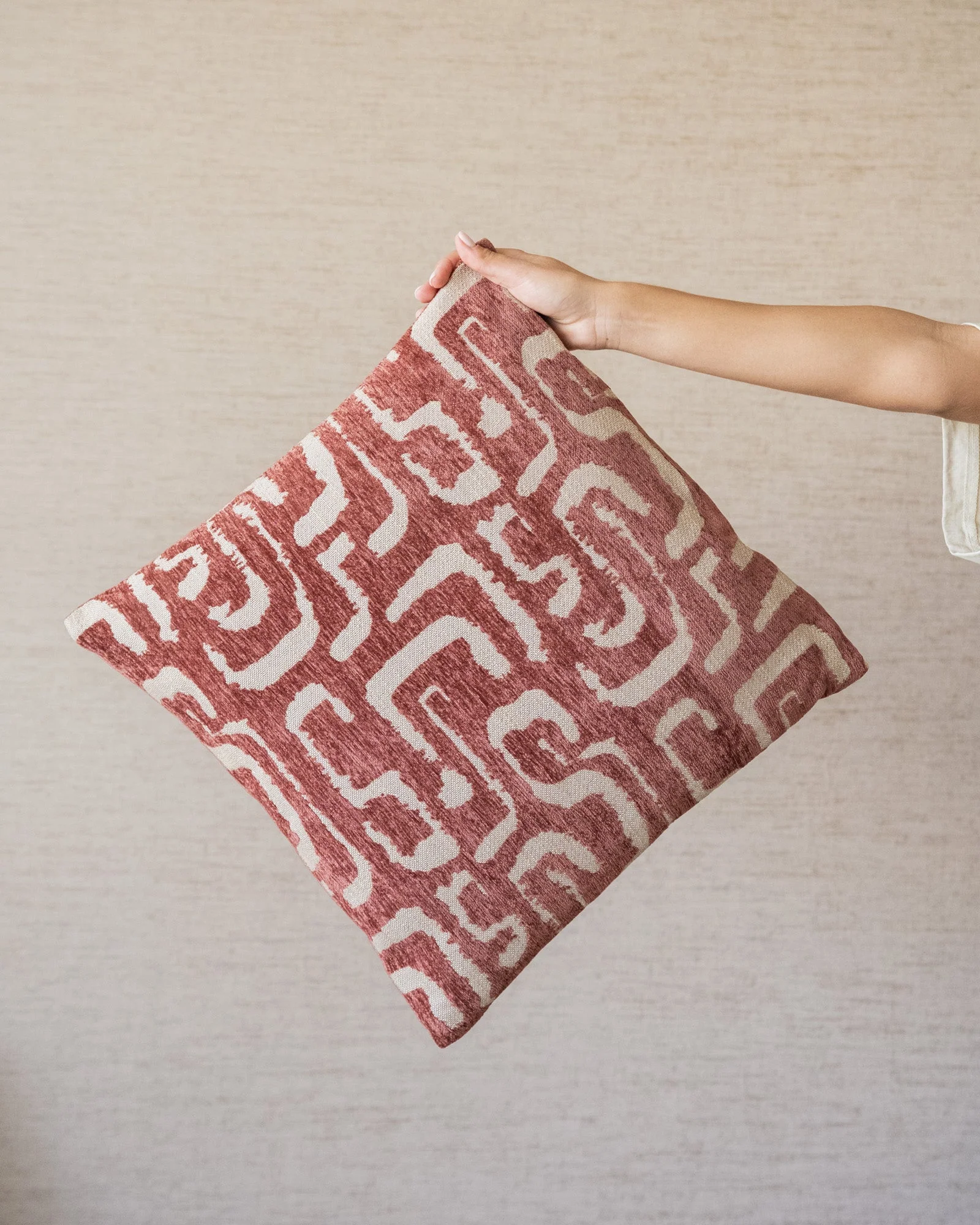 Cushion Liam Burgundy - Image 5