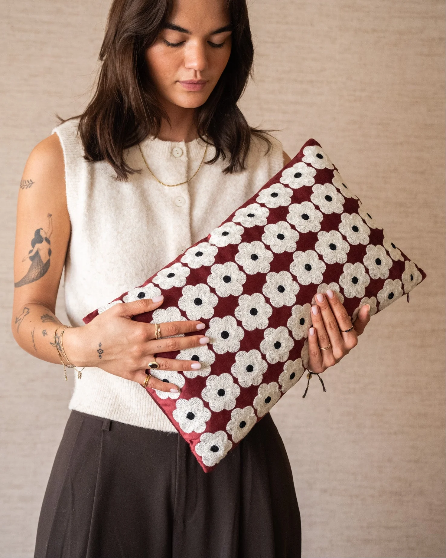 Cushion Mona Flower Burgundy