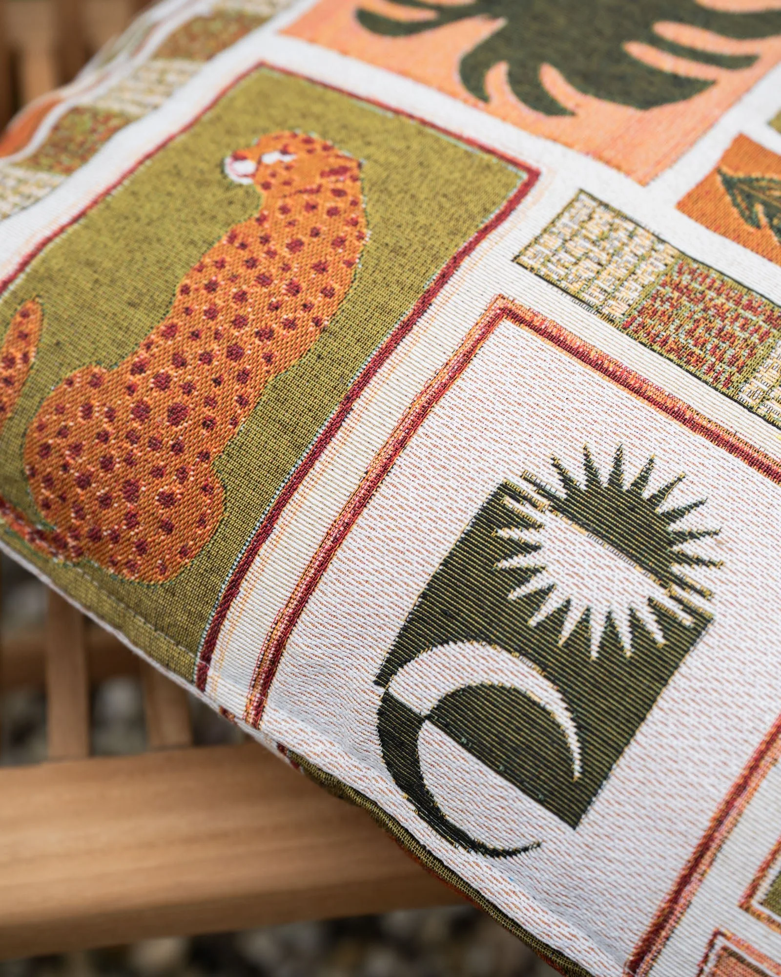 Cushion Nasira Leopard - Image 4
