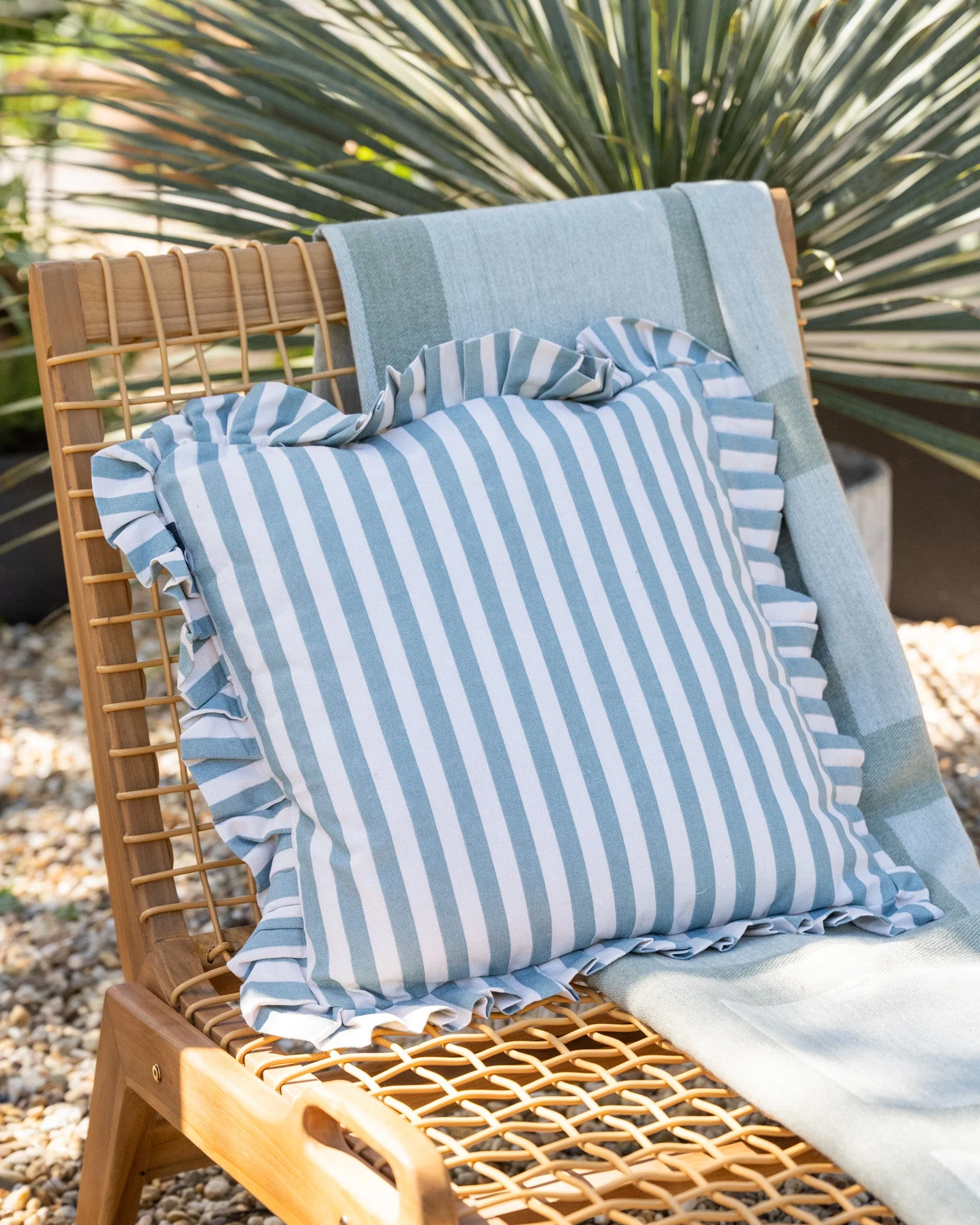 Cushion Ruth Ruffle Striped Blue