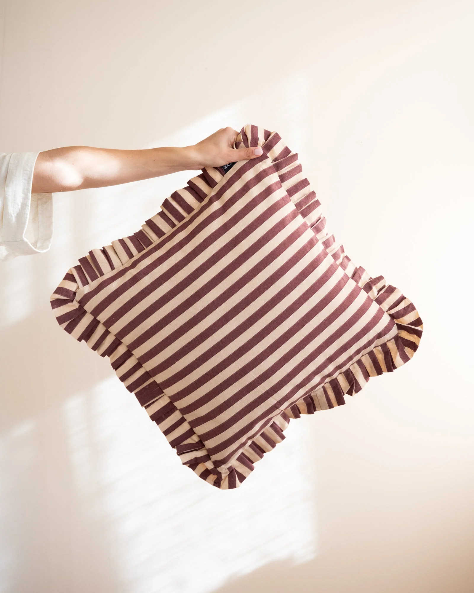 Cushion Ruth Ruffle Striped Burgundy - Image 6