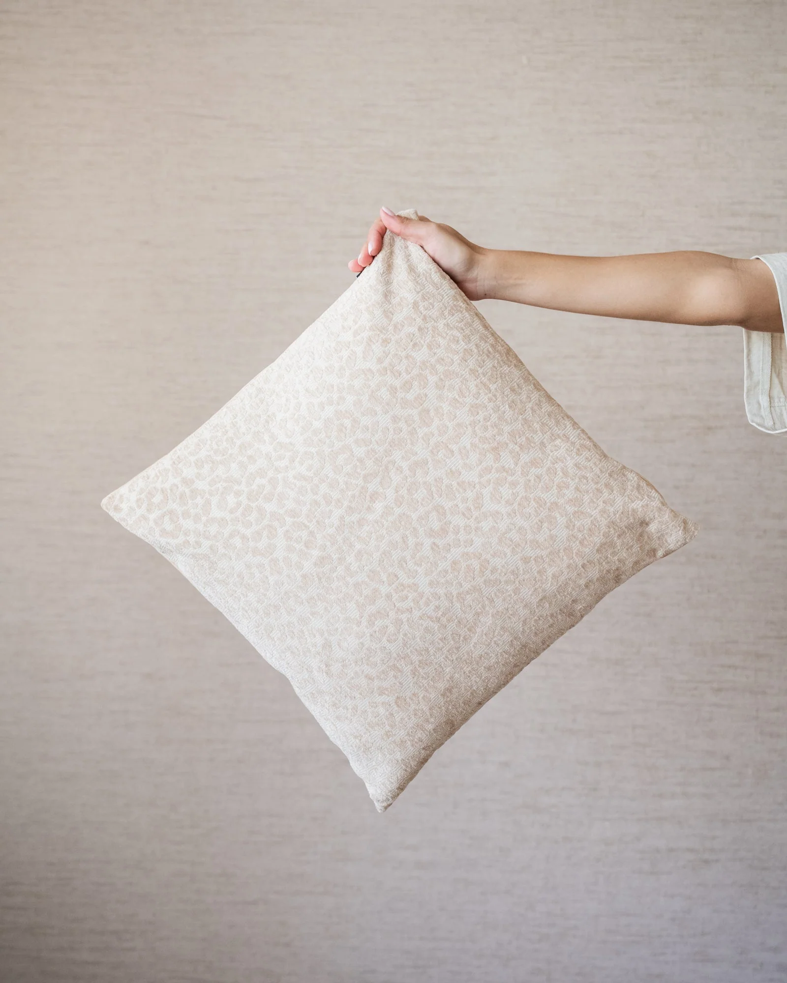 Cushion Siem Leopard Sand - Image 6